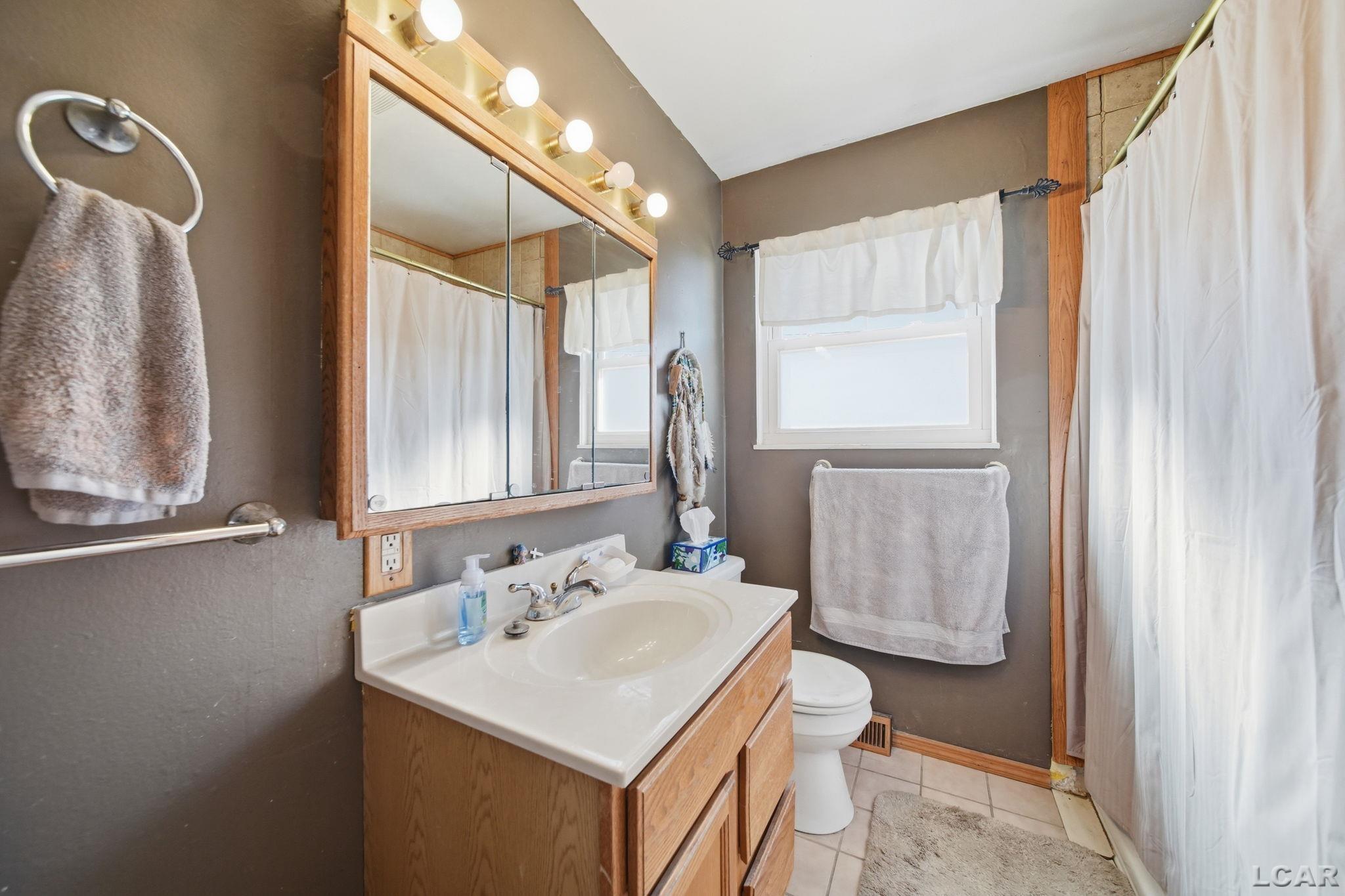 107 Renfrew Avenue, Adrian, MI, 49221