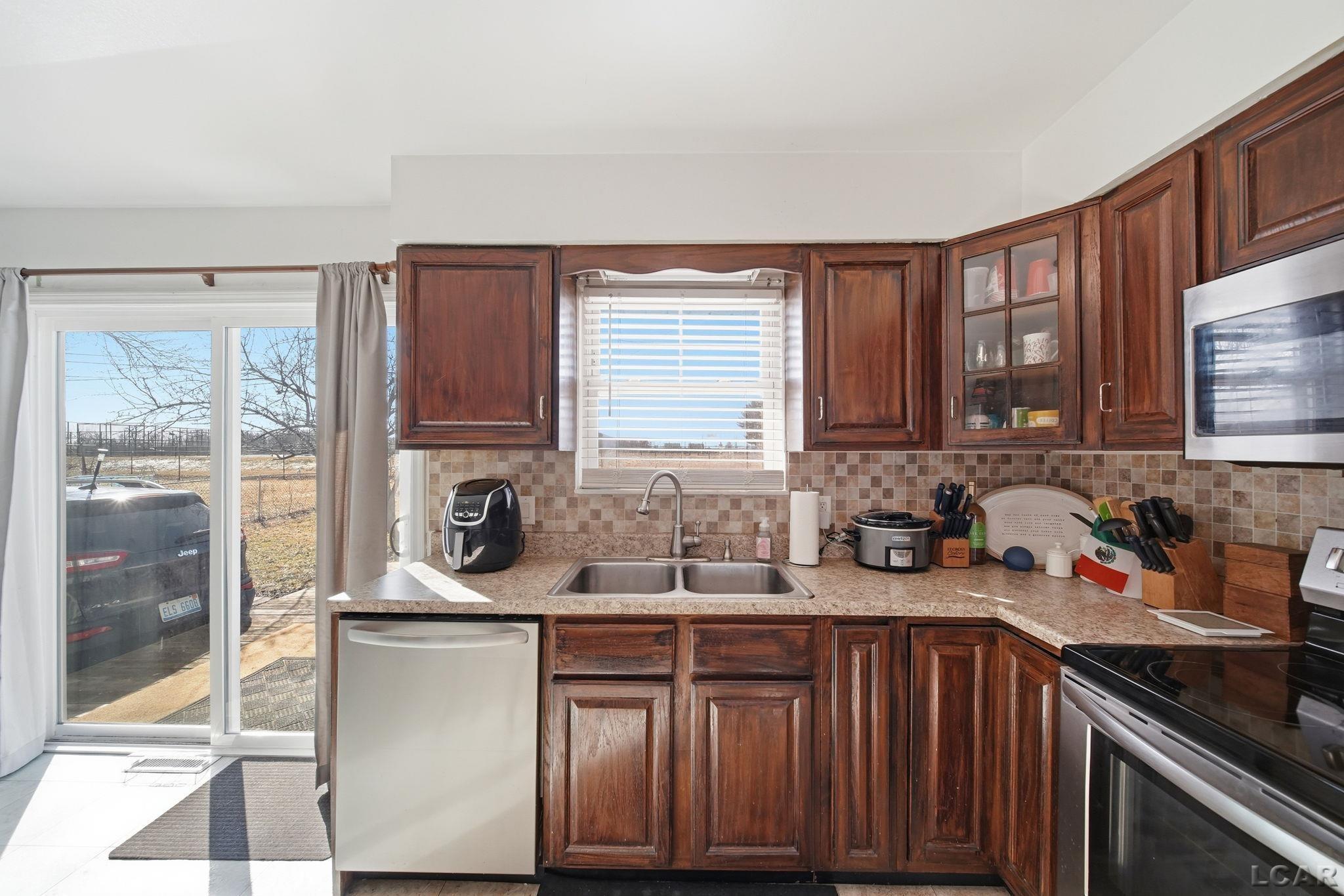 107 Renfrew Avenue, Adrian, MI, 49221