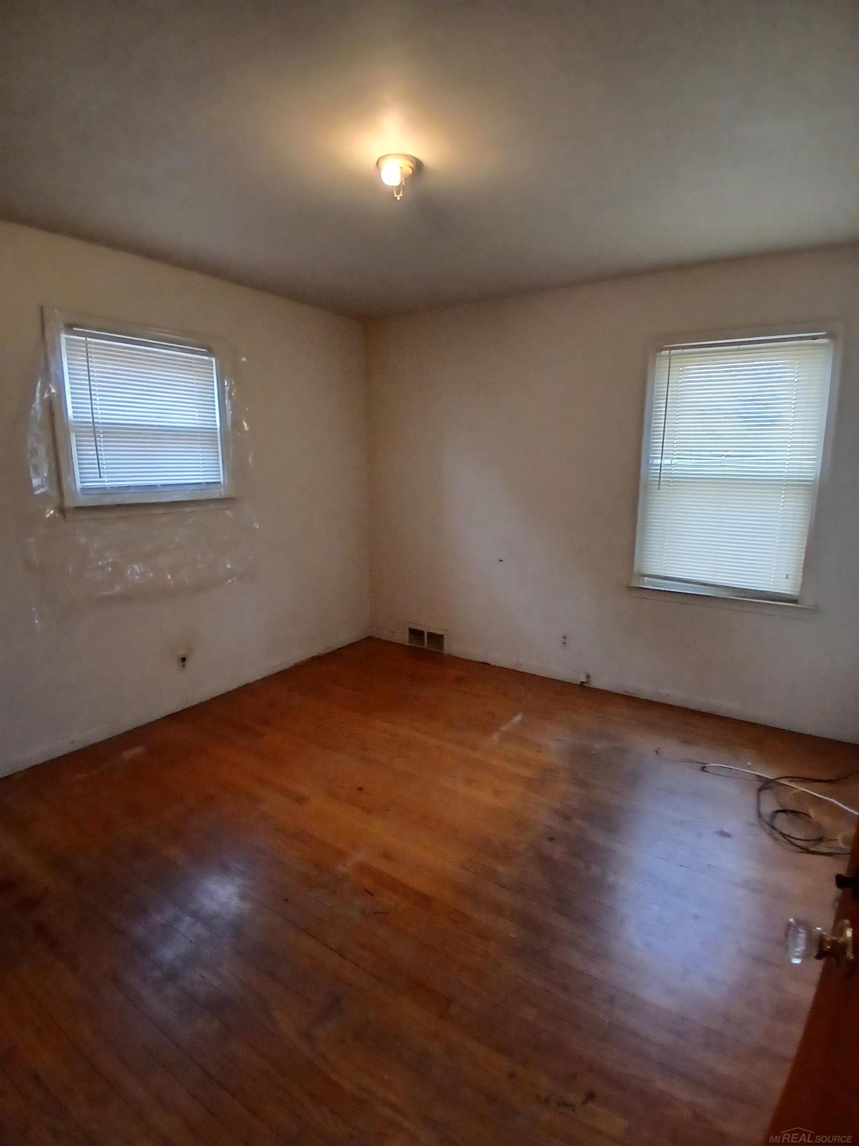 Saint Clair Shores, MI, 48080