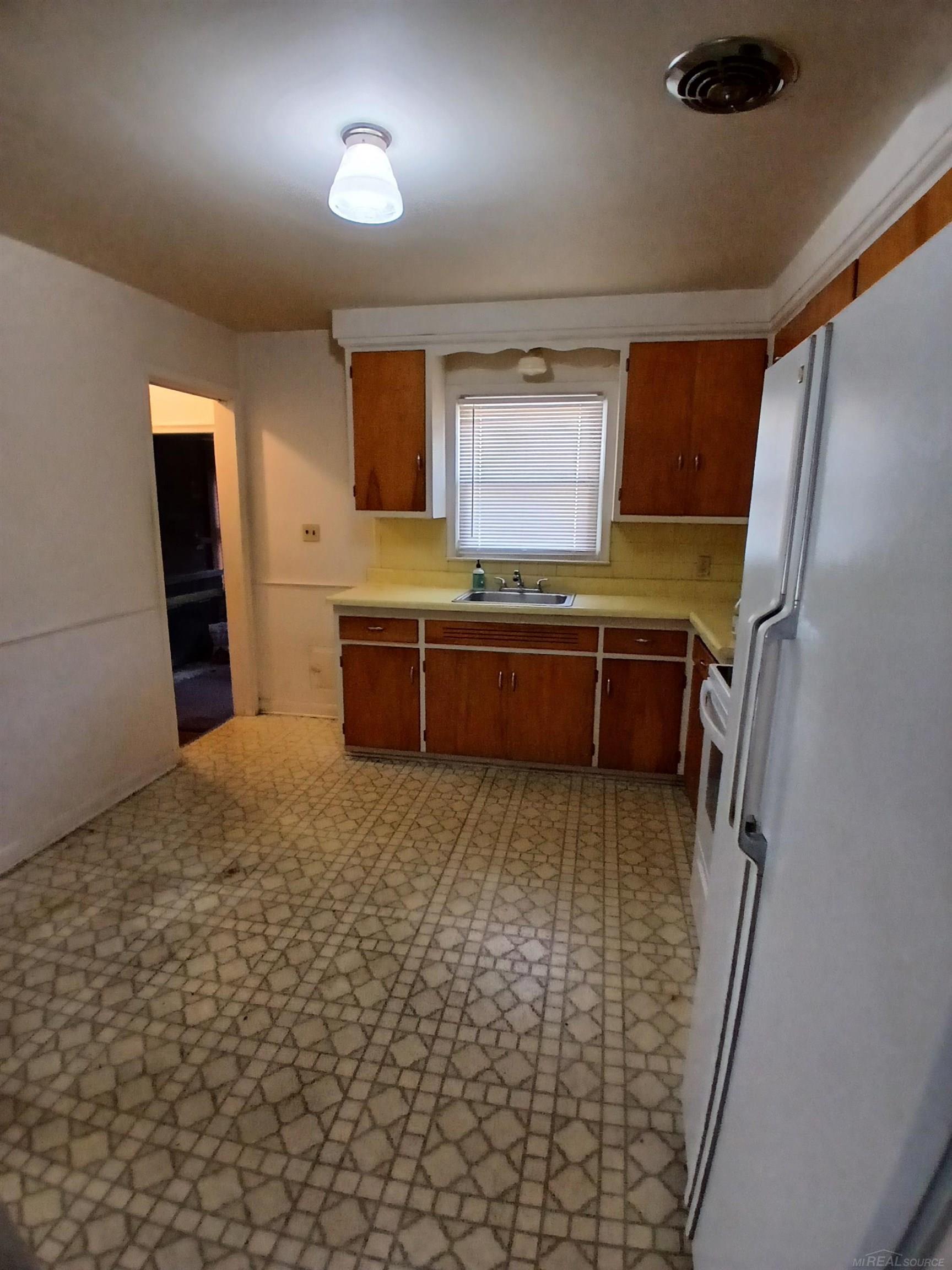 Saint Clair Shores, MI, 48080