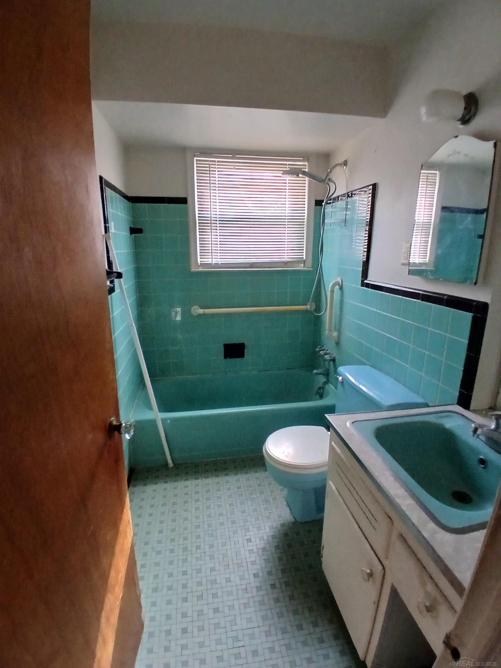 Saint Clair Shores, MI, 48080