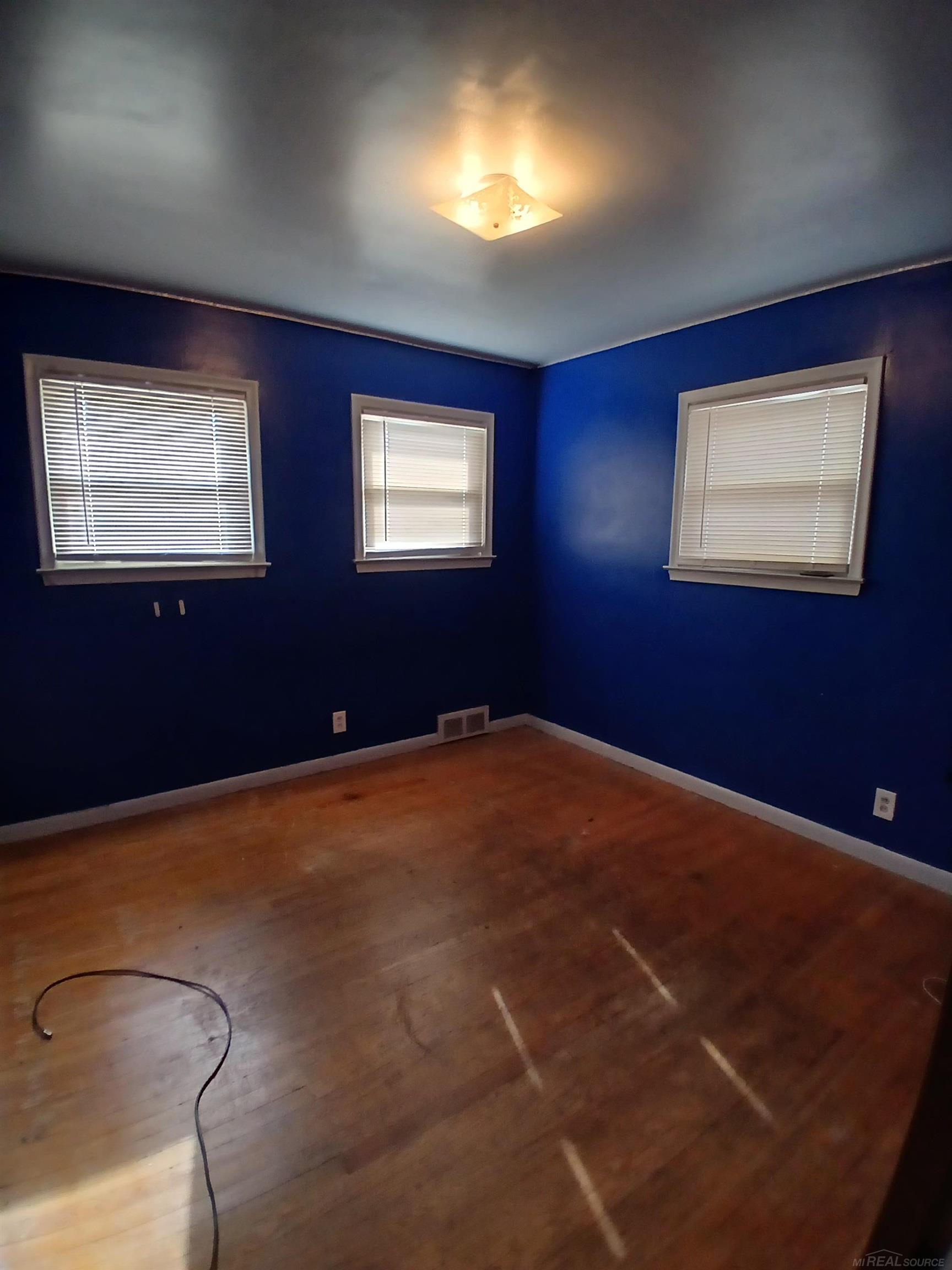 Saint Clair Shores, MI, 48080