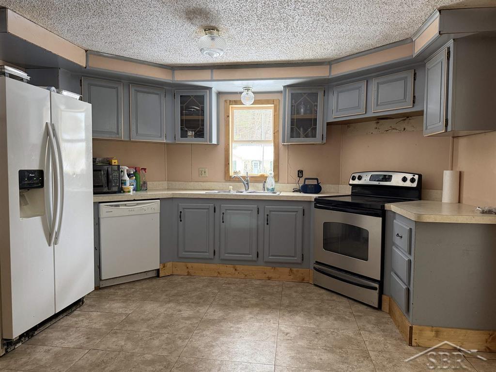 593 W Kessler Court, Sanford, MI, 48657