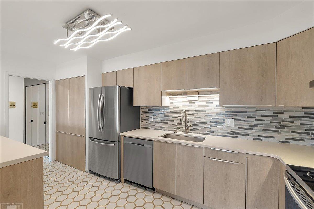  UNIT 88, Bloomfield Hills, MI, 48302