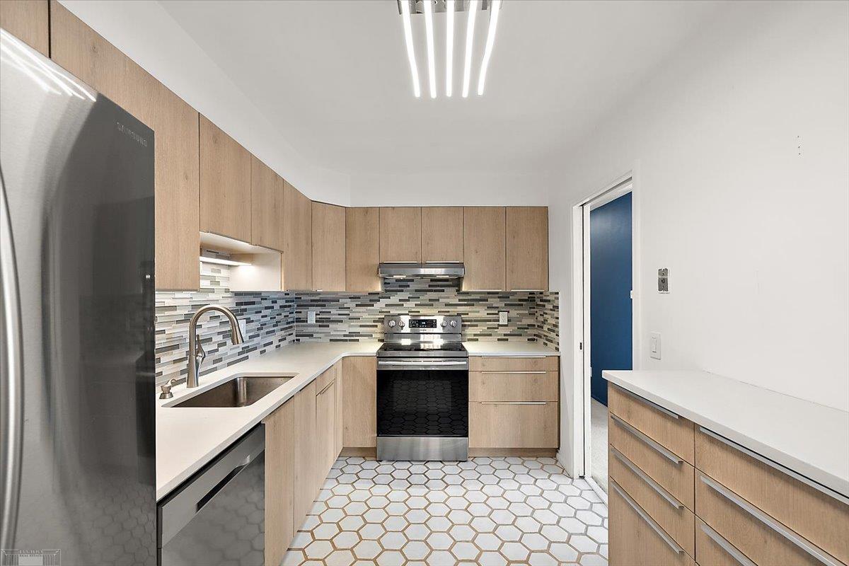  UNIT 88, Bloomfield Hills, MI, 48302