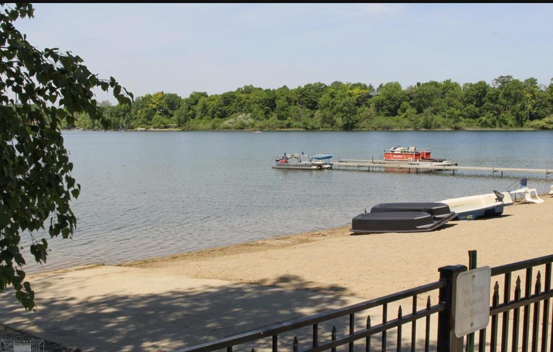  UNIT 88, Bloomfield Hills, MI, 48302