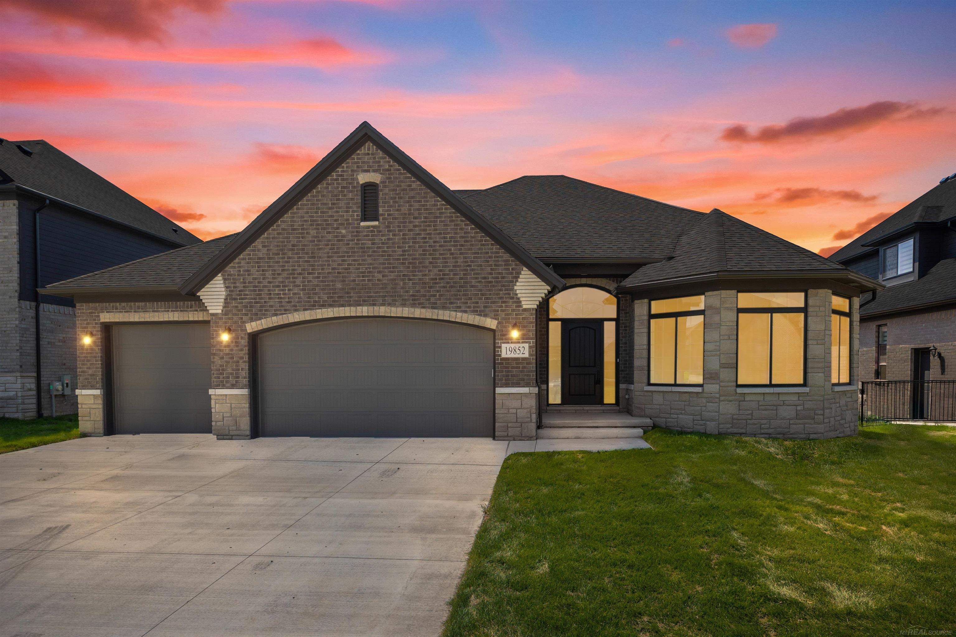 49033 Wingfield Drive, Macomb, MI, 48044