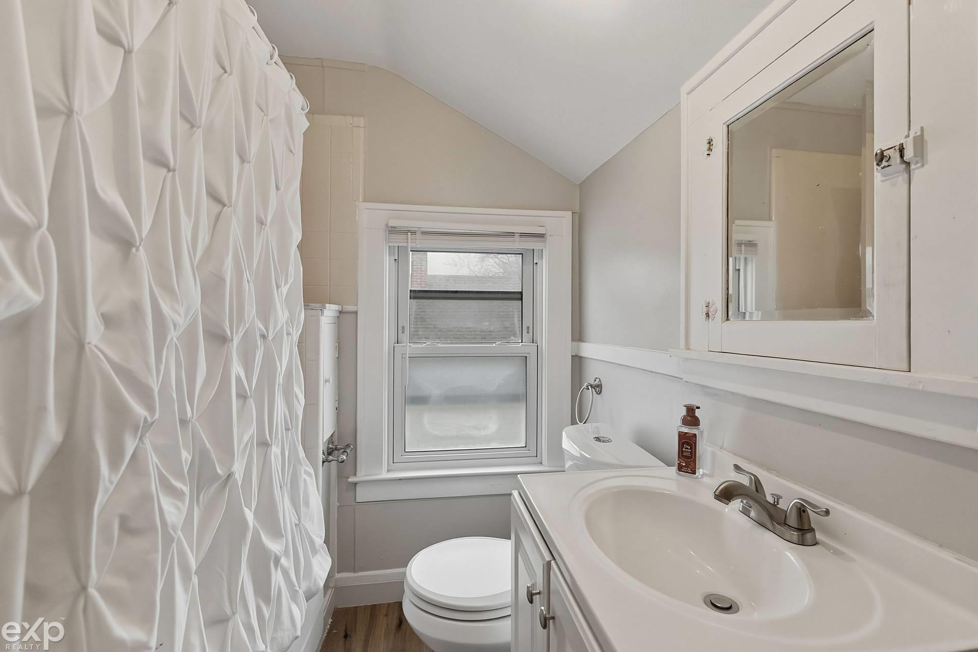 22022 Beechwood Avenue, Eastpointe, MI, 48021