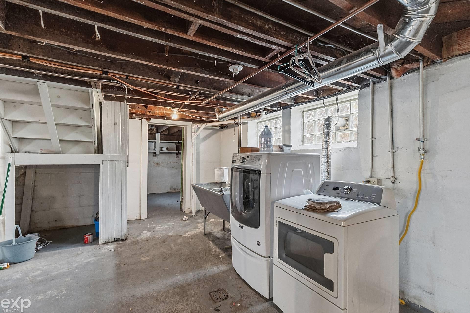 22022 Beechwood Avenue, Eastpointe, MI, 48021