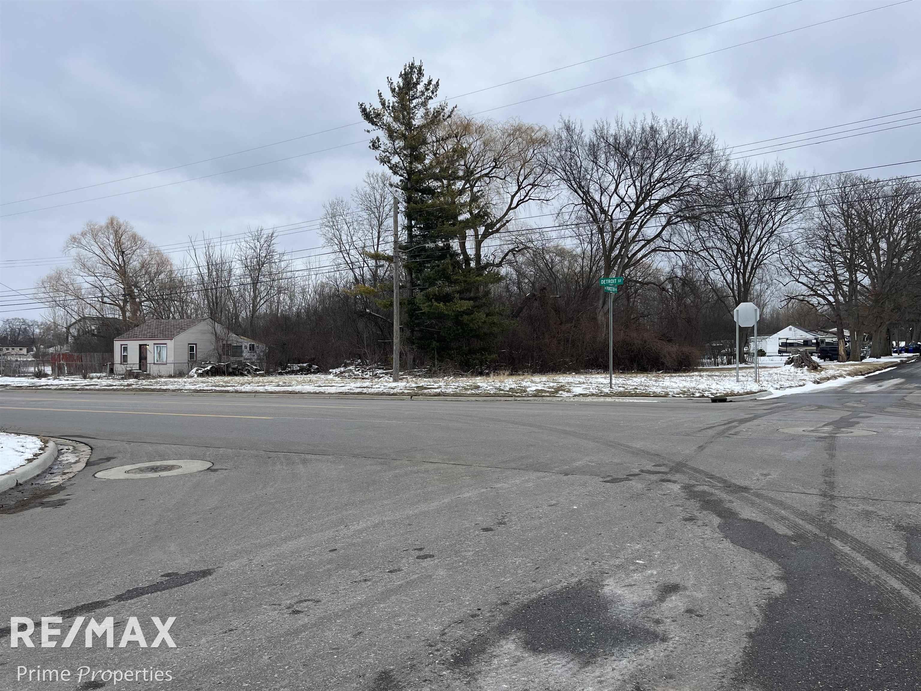 00 Detroit Street photo 3