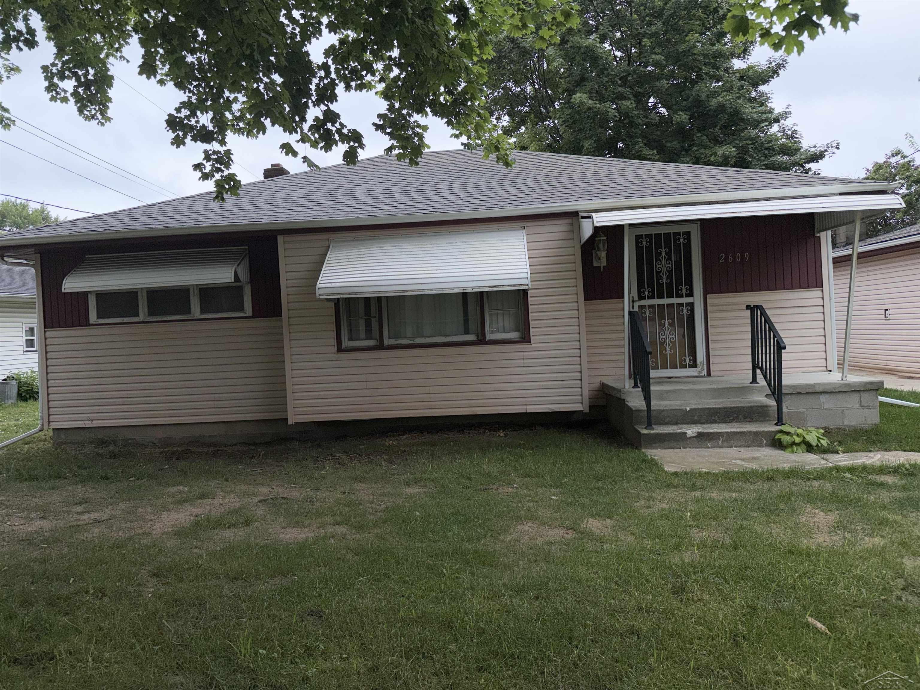 Single family home for sale at 2609 S Outer Dr, Saginaw, MI 48601 | MLS# 61050200721