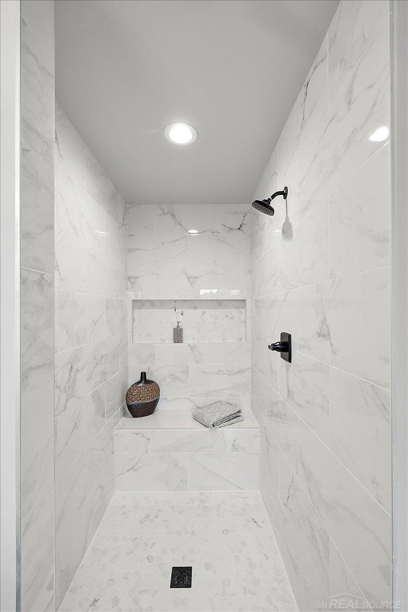 17827 Biscayne Drive photo 32
