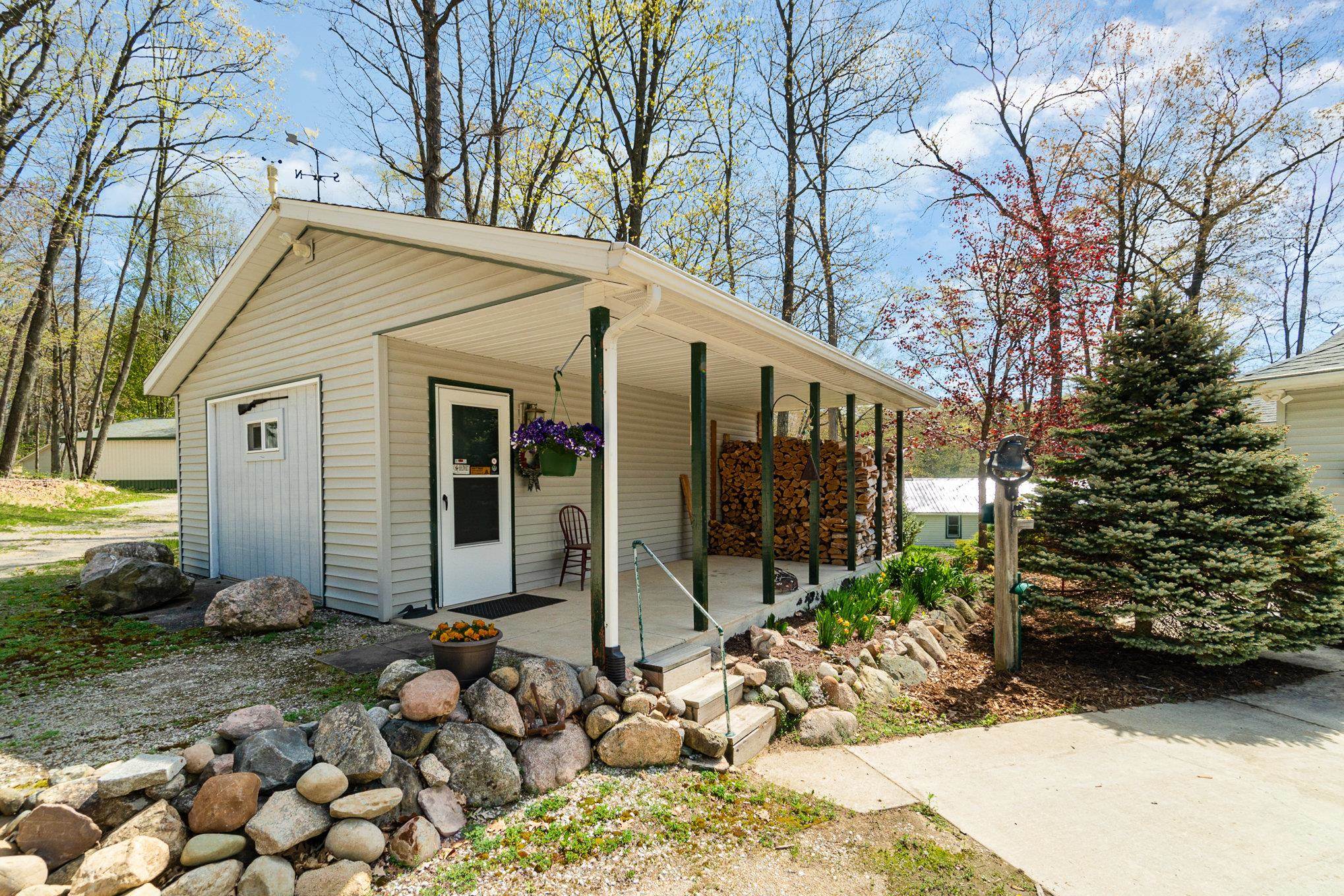 1218 Headquarters Road, Prudenville, MI, 48651