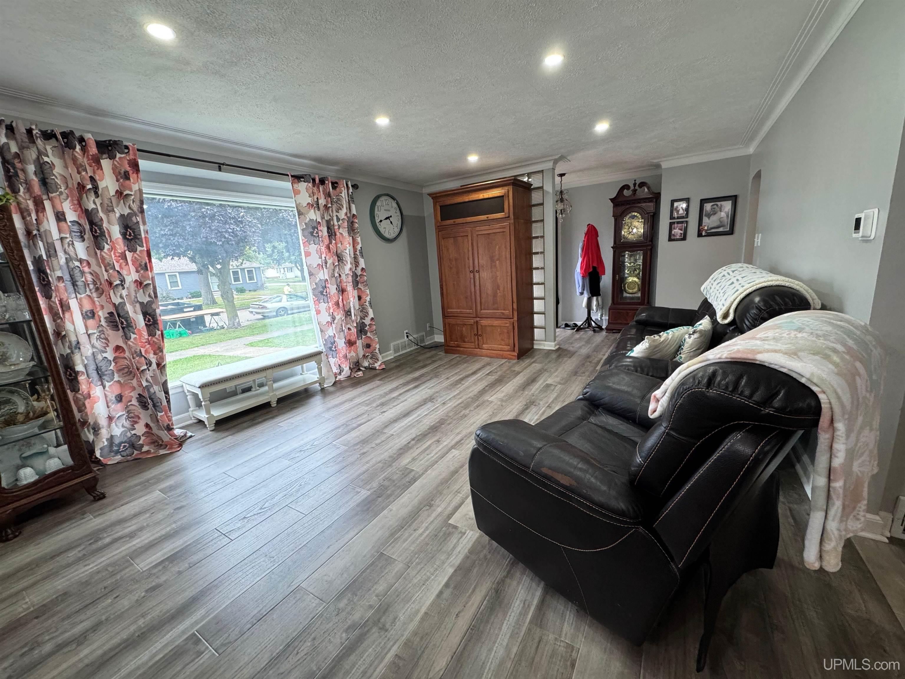 1824 S 9th Avenue, Escanaba, MI, 49829