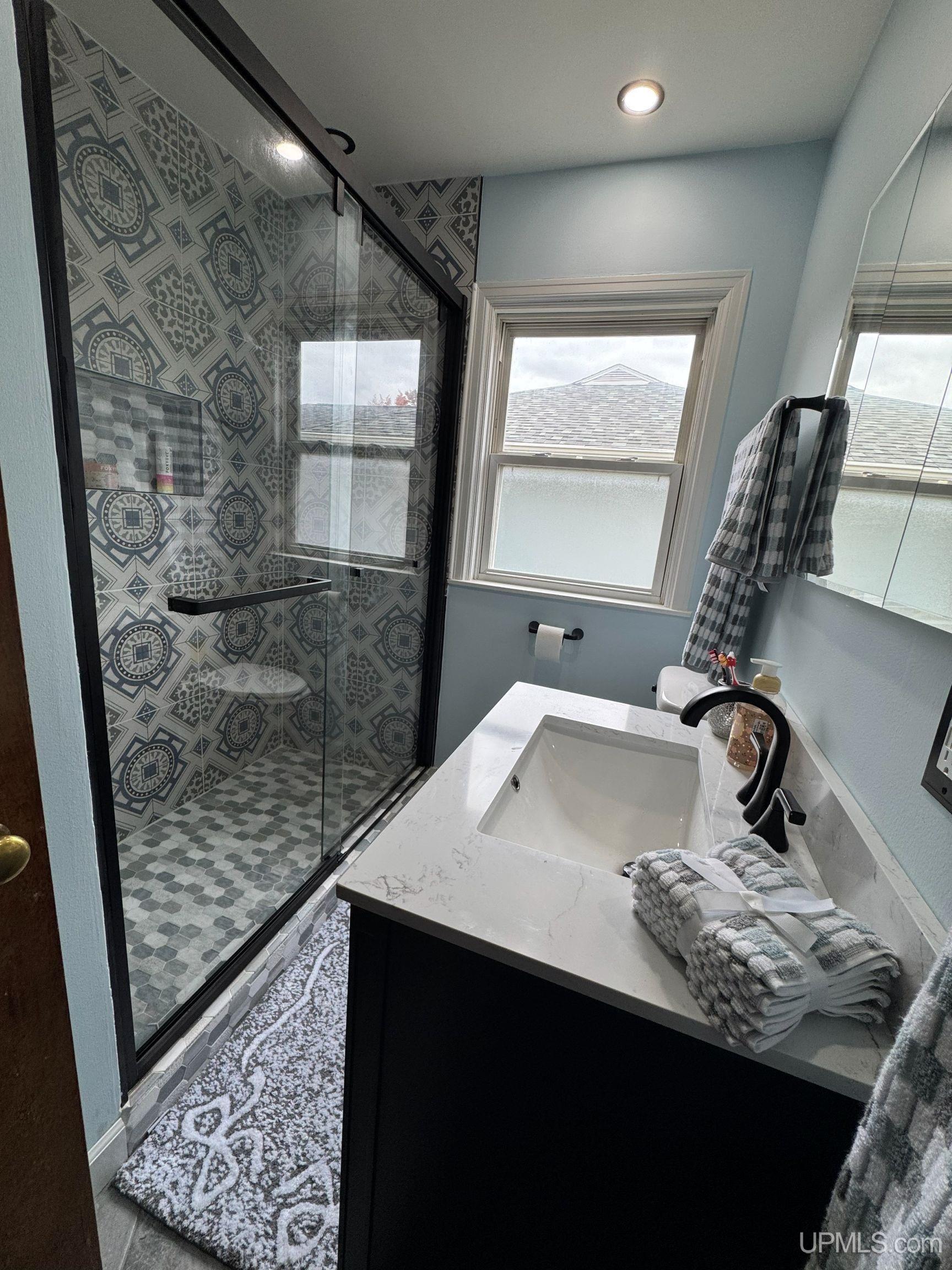 1824 S 9th Avenue, Escanaba, MI, 49829