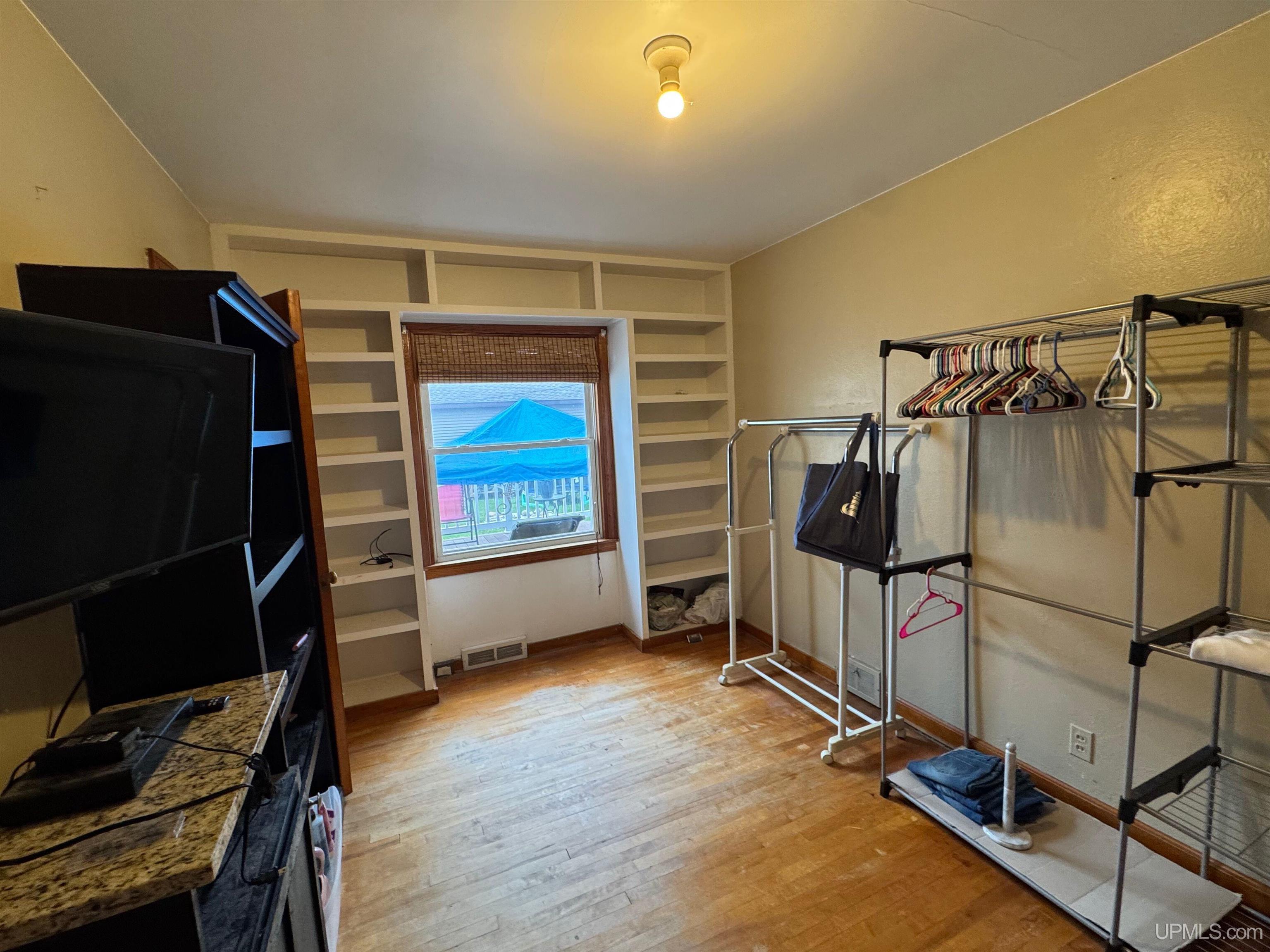 1824 S 9th Avenue, Escanaba, MI, 49829