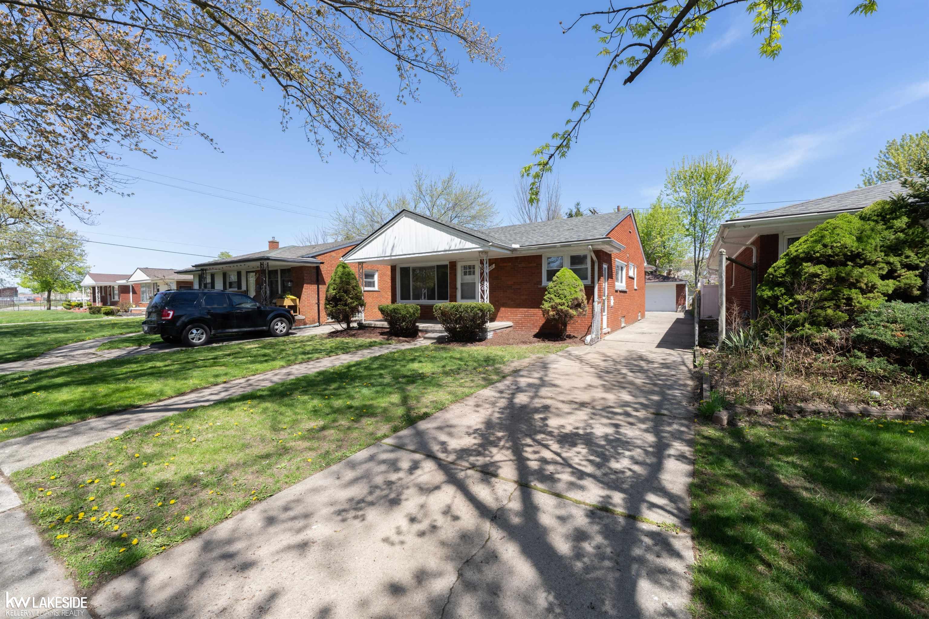 19637 Country Club Drive, Harper Woods, MI, 48225