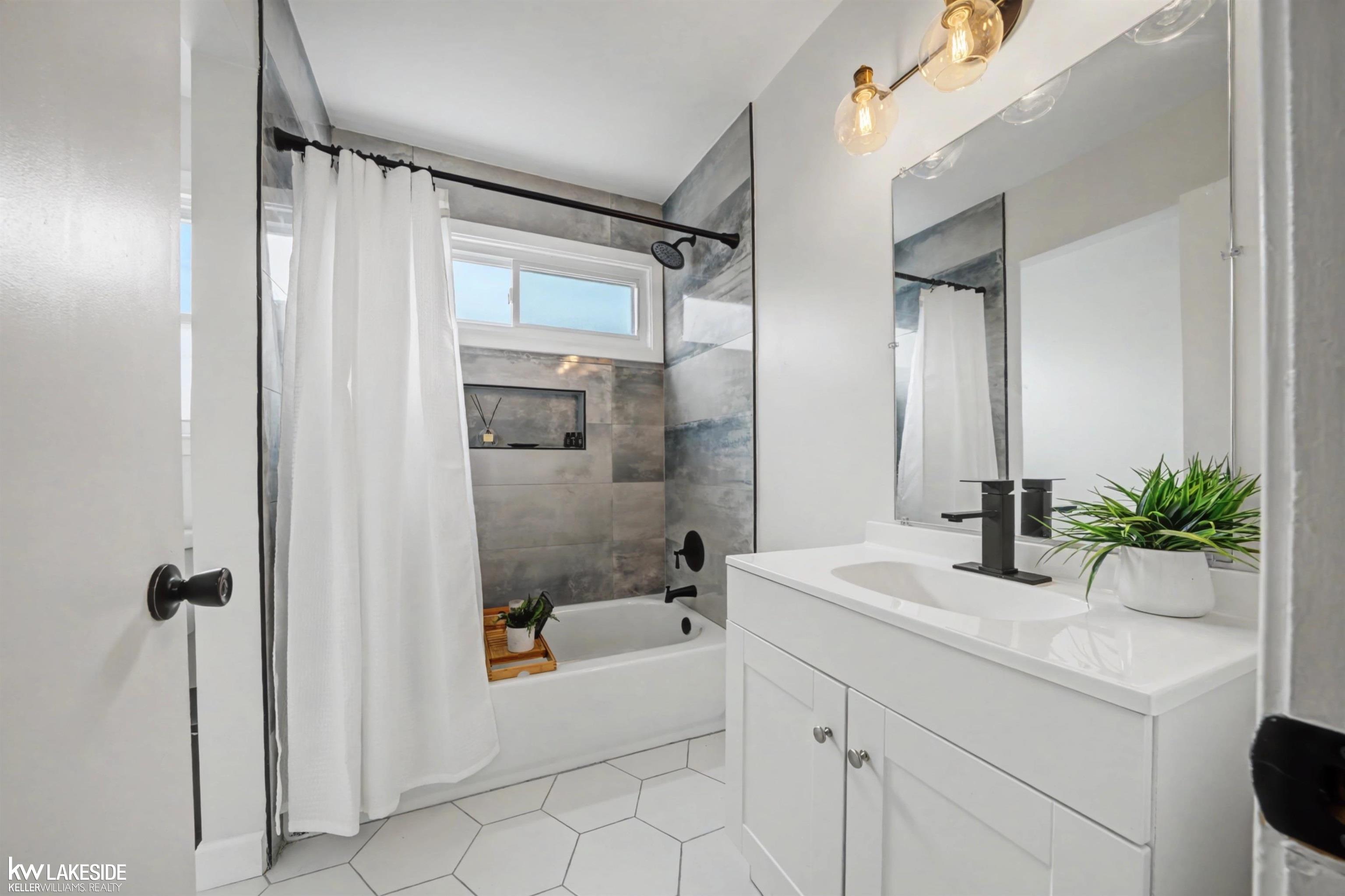 19637 Country Club Drive, Harper Woods, MI, 48225