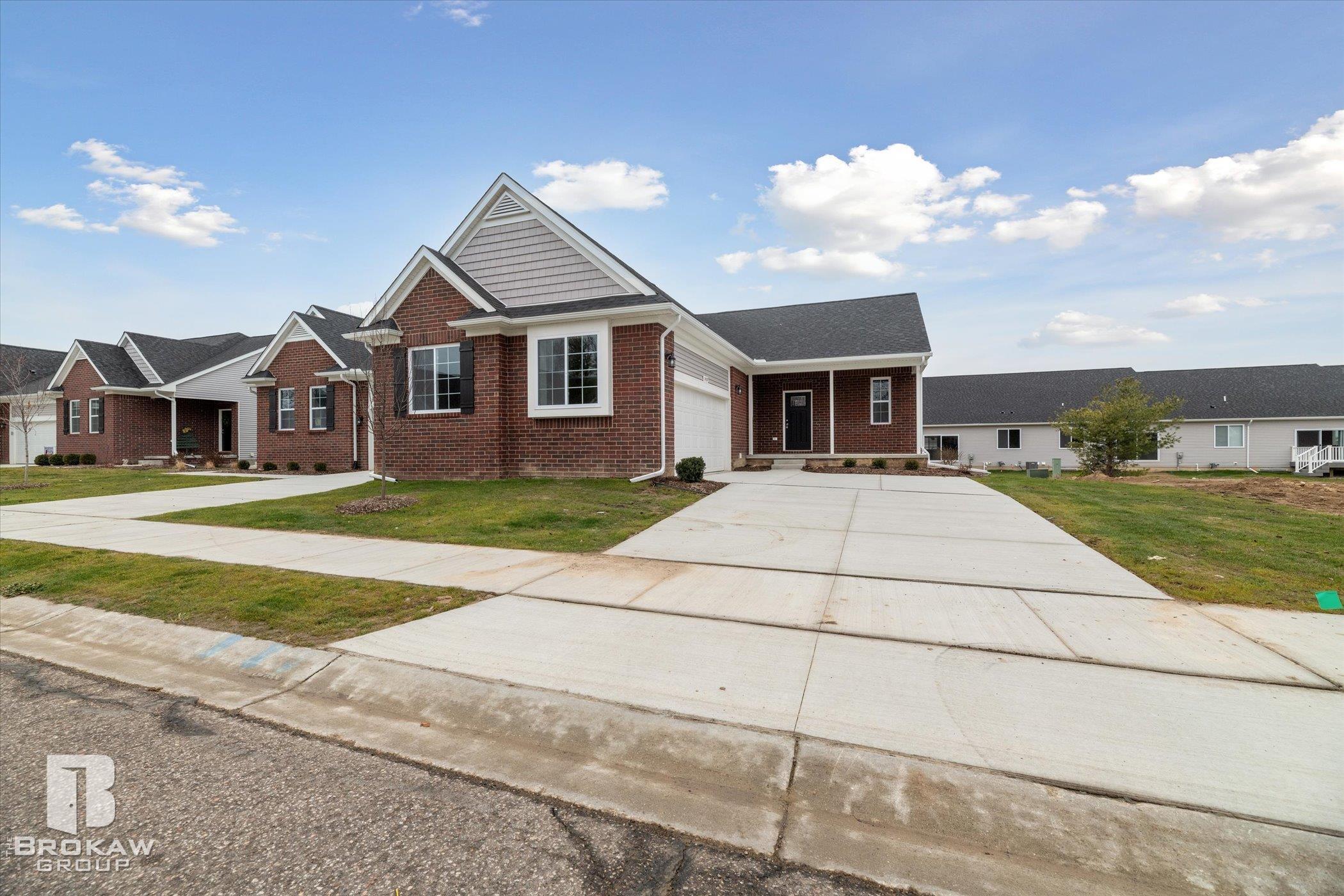 1437 Luxington Drive photo 3