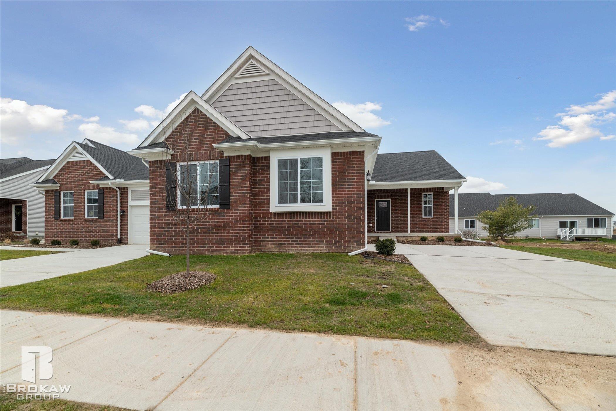 1437 Luxington Drive photo 4