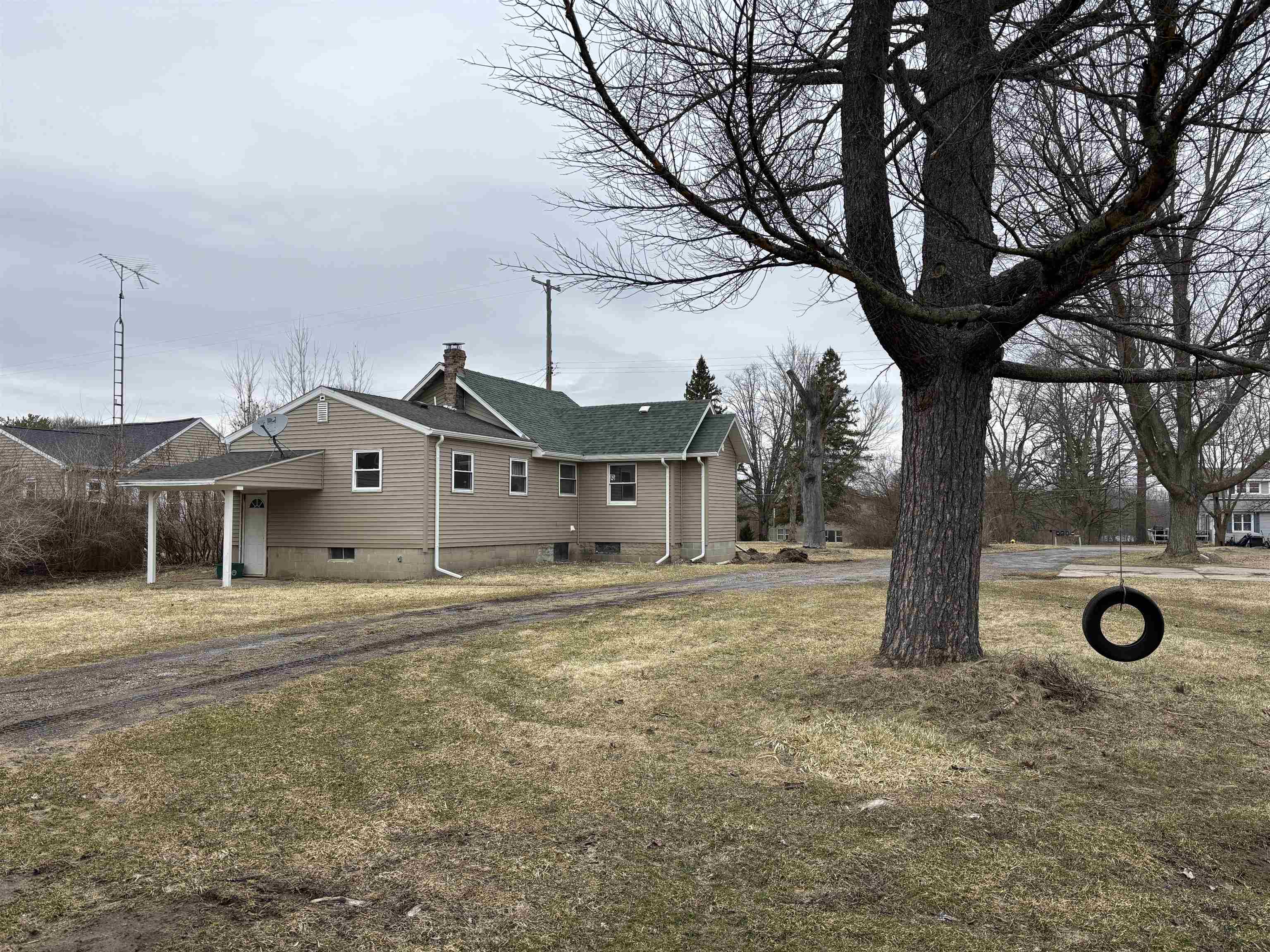 Homes for sale in Flushing, MI | 6565 River Rd, Flushing, MI 48433 | MLS# 50200880