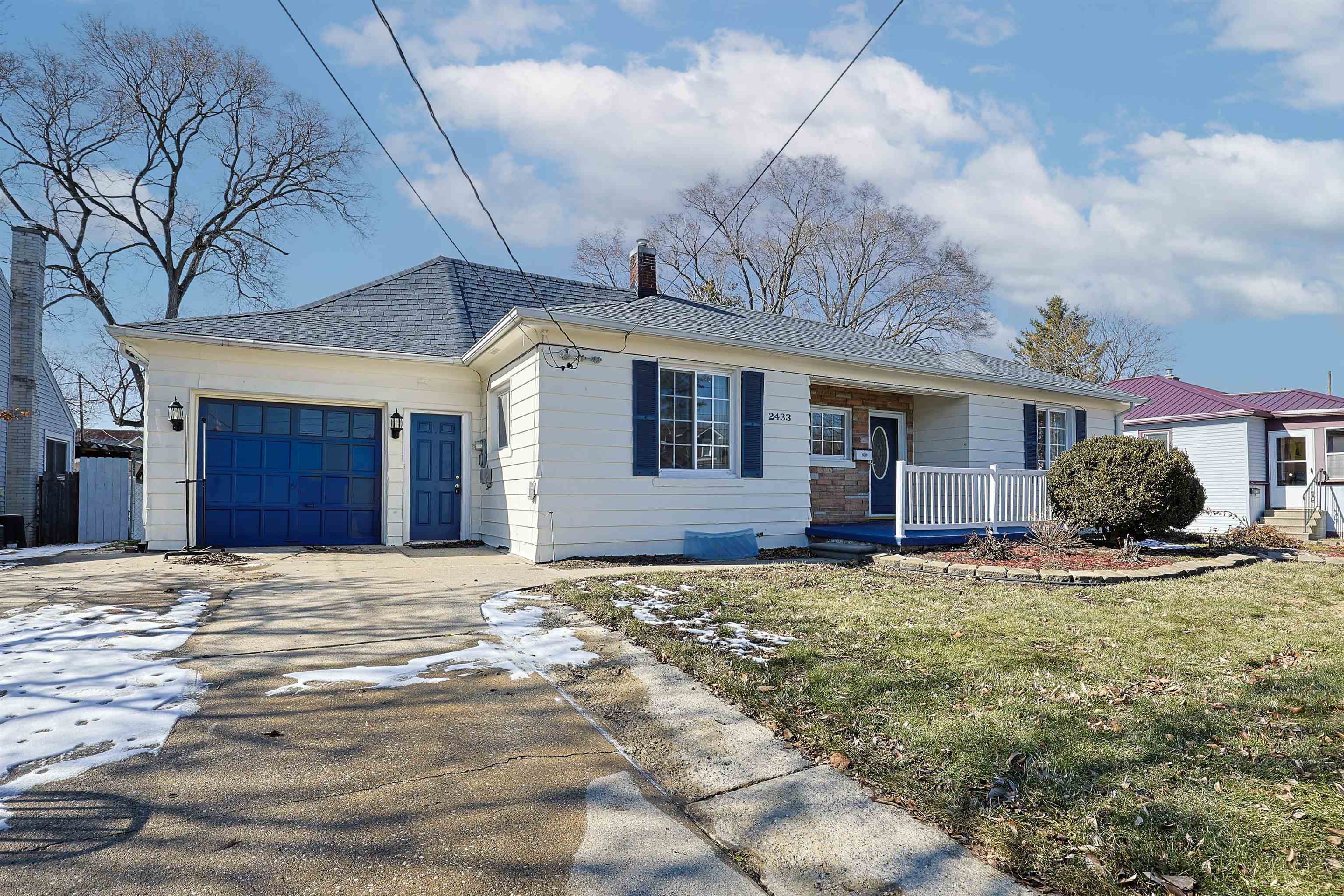 2433 N Clinton Street, Saginaw, MI, 48602