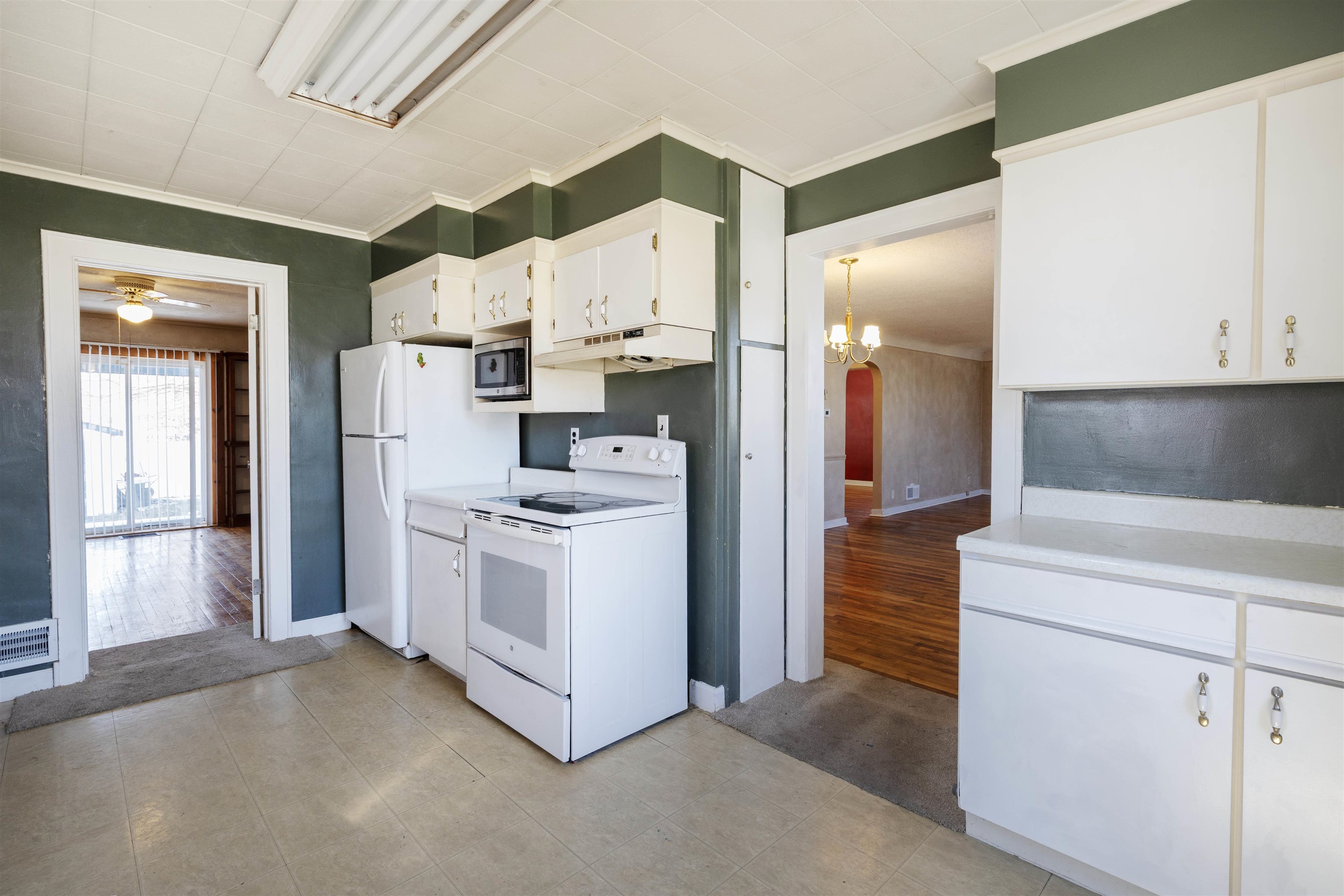 2433 N Clinton Street, Saginaw, MI, 48602