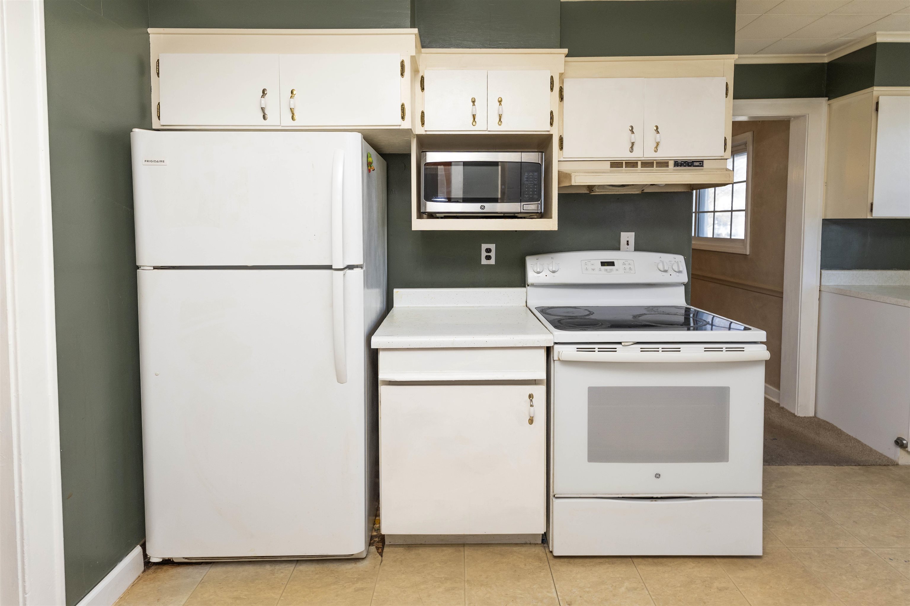 2433 N Clinton Street, Saginaw, MI, 48602