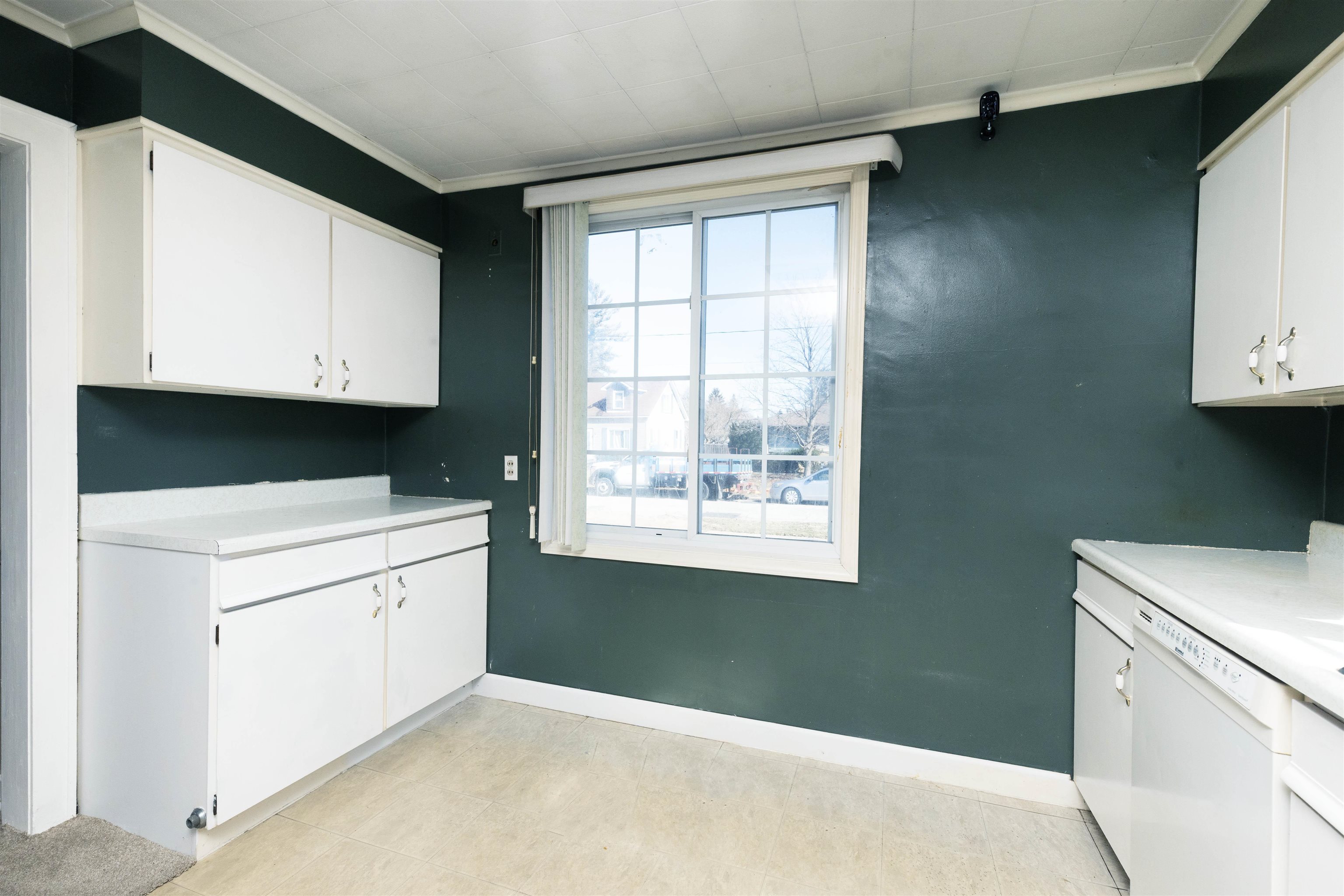 2433 N Clinton Street, Saginaw, MI, 48602