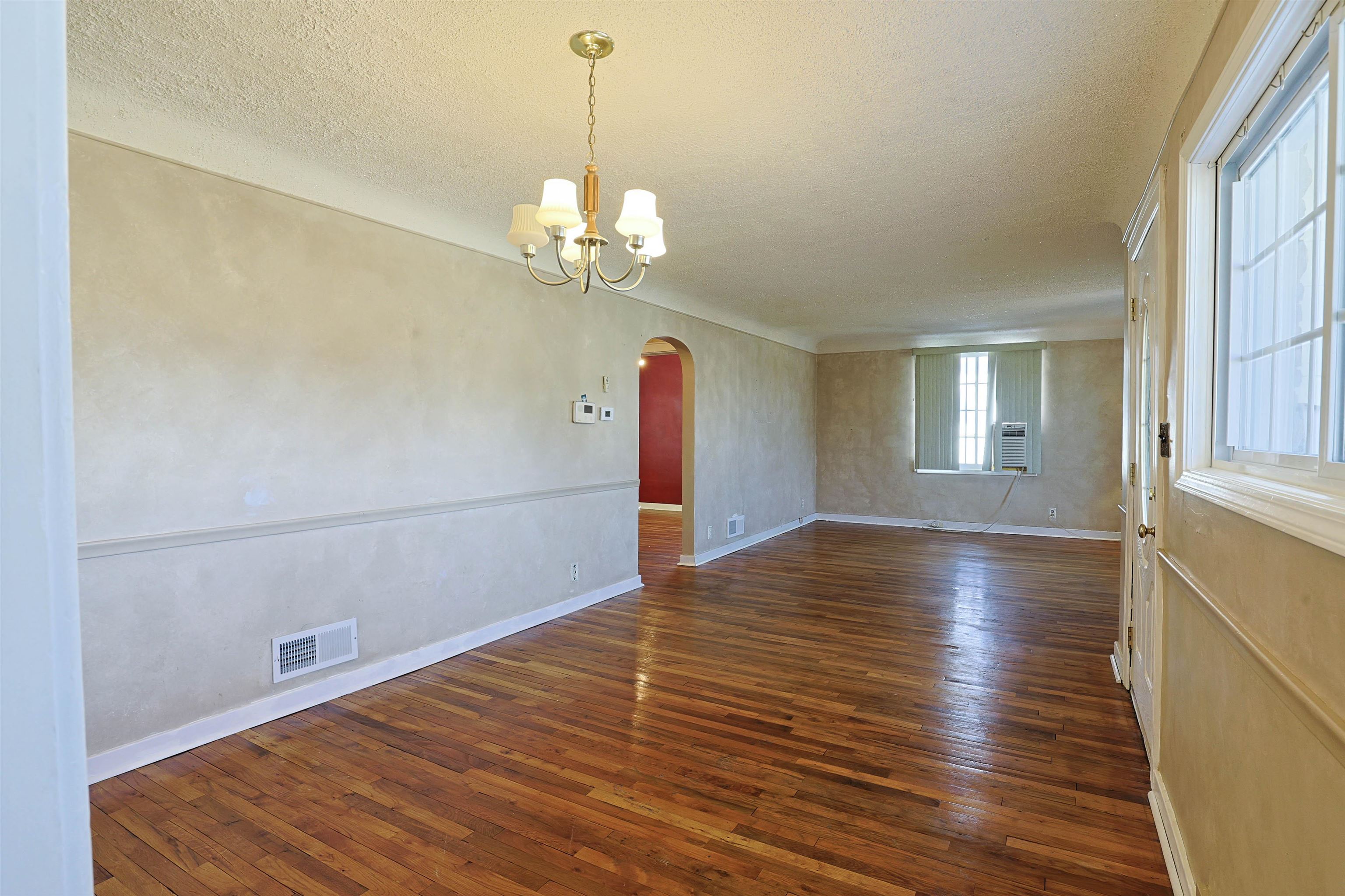 2433 N Clinton Street, Saginaw, MI, 48602