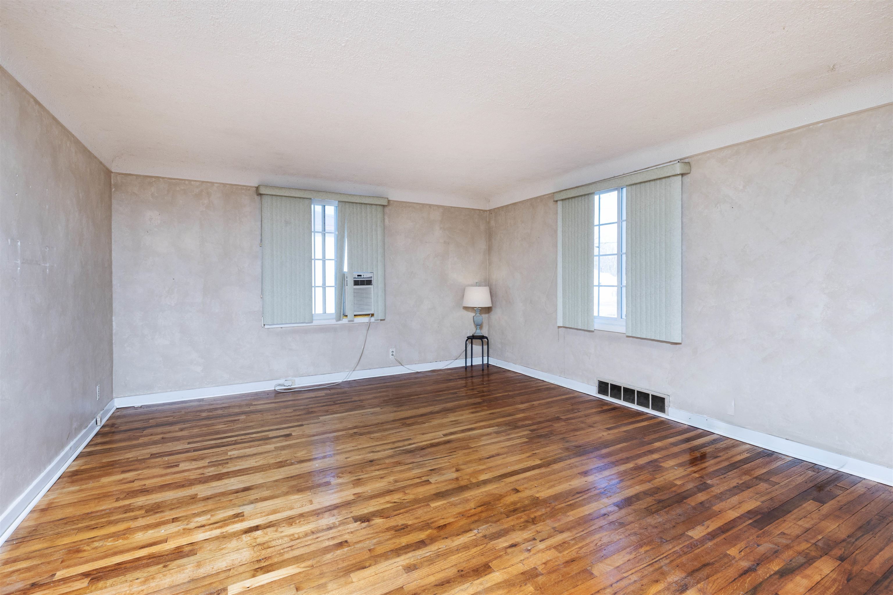 2433 N Clinton Street, Saginaw, MI, 48602