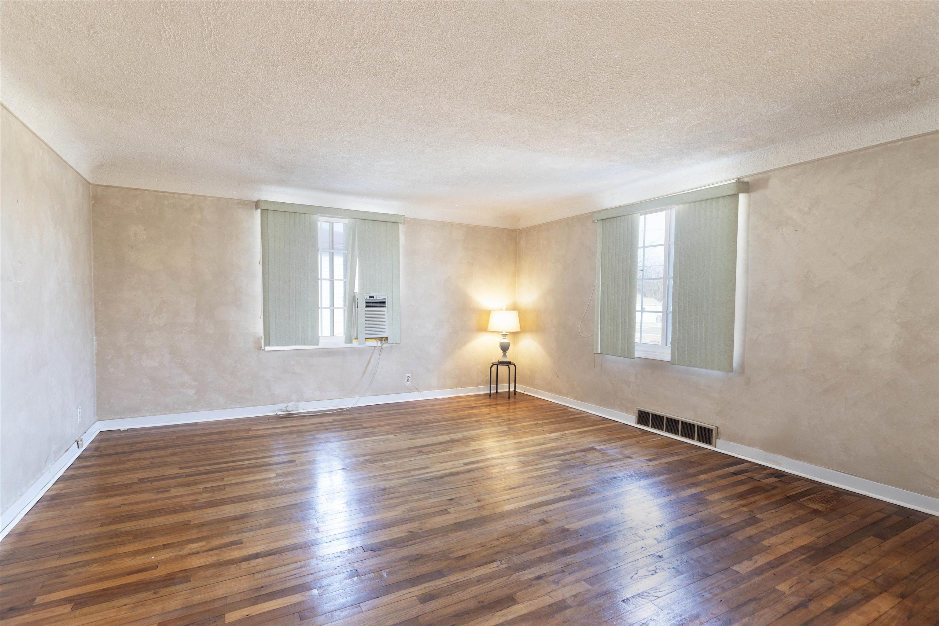 2433 N Clinton Street, Saginaw, MI, 48602