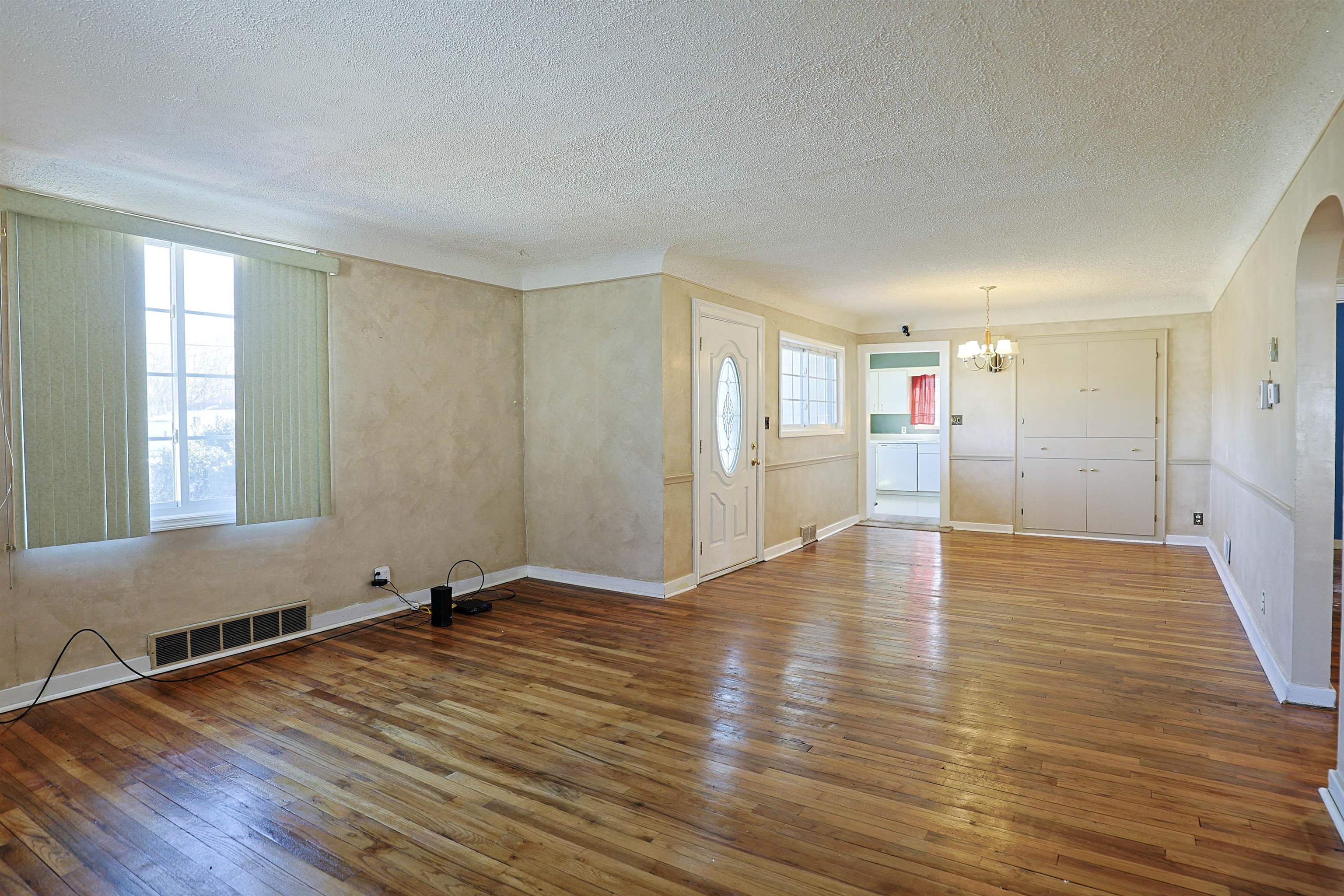 2433 N Clinton Street, Saginaw, MI, 48602