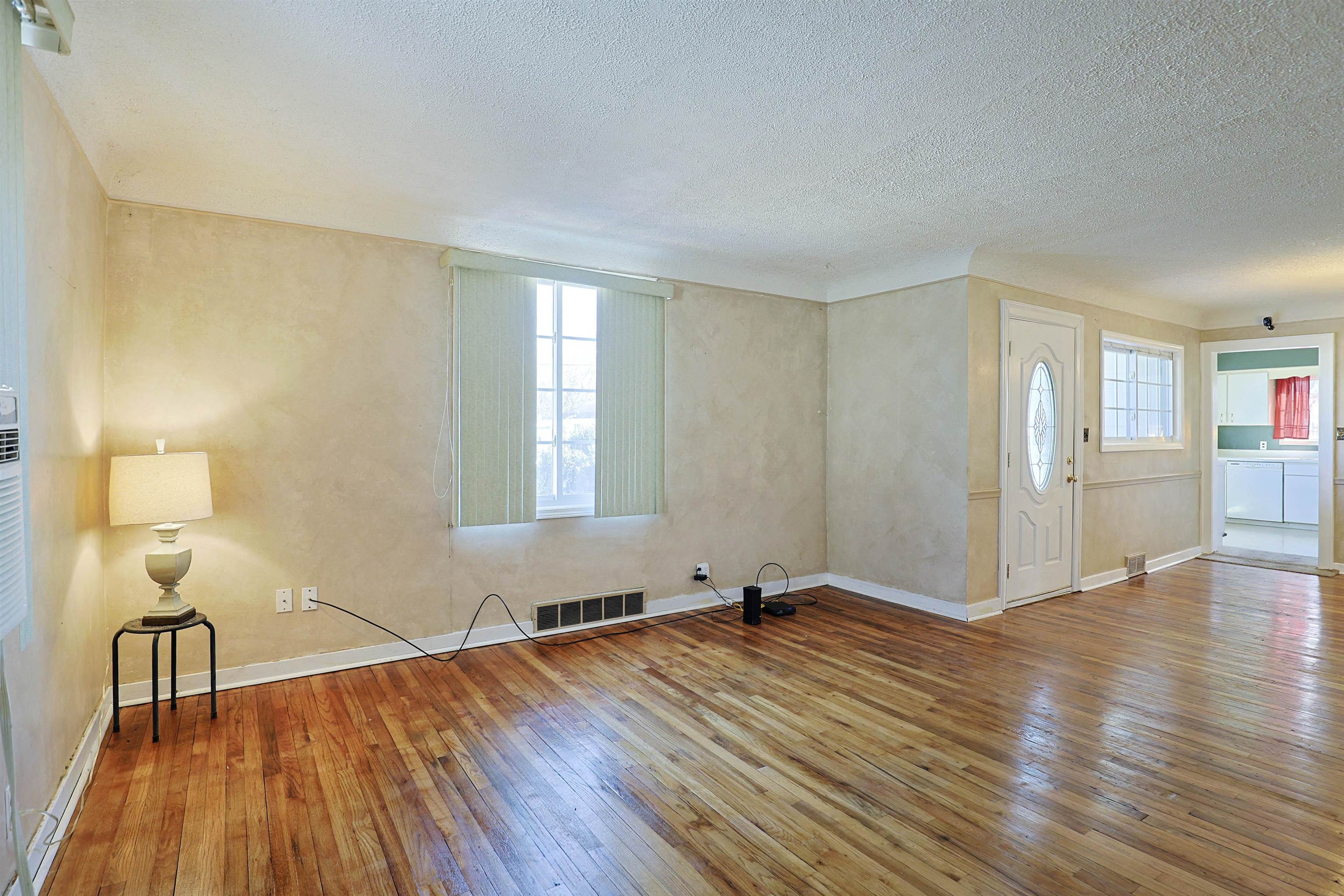 2433 N Clinton Street, Saginaw, MI, 48602