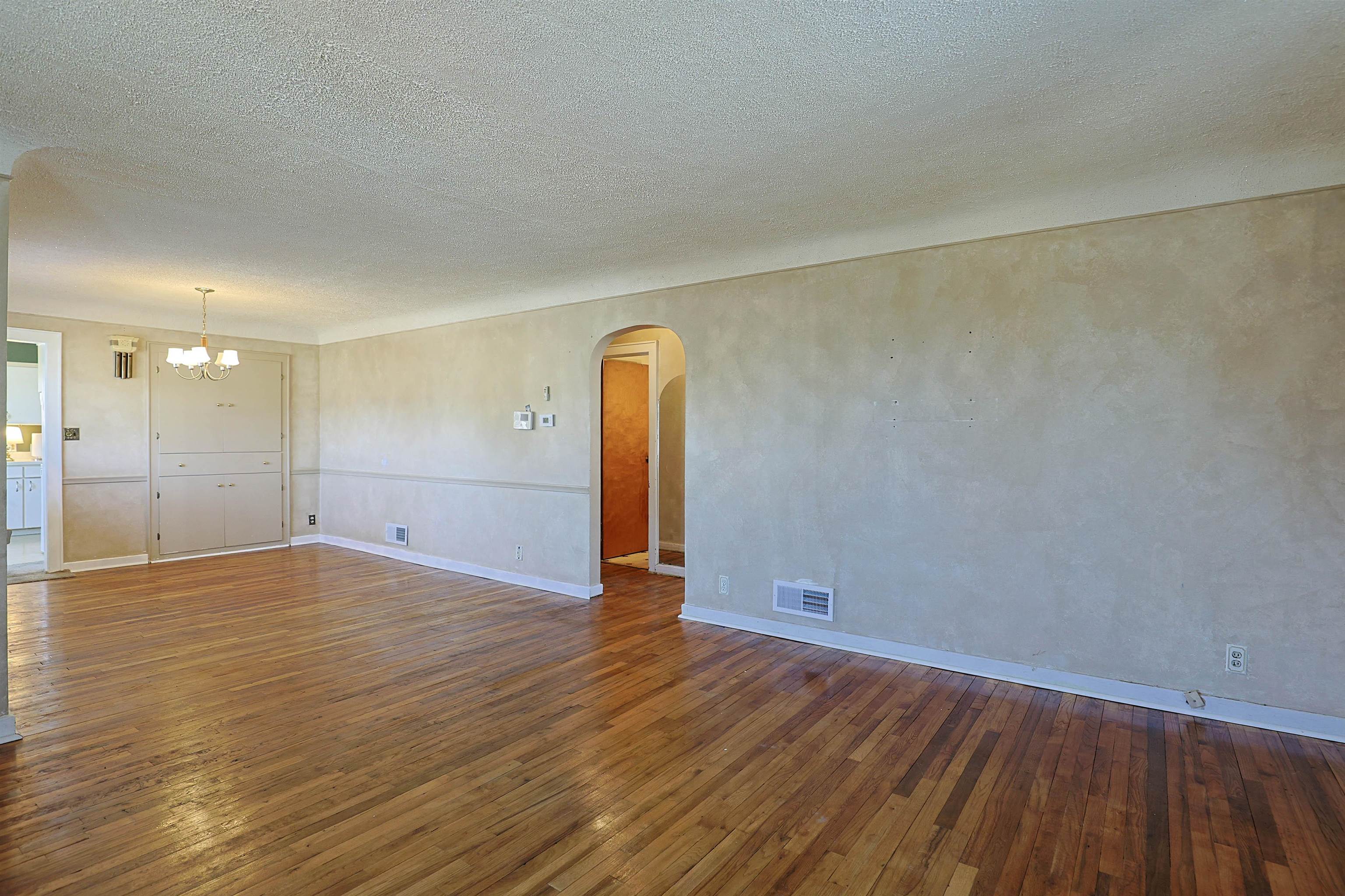 2433 N Clinton Street, Saginaw, MI, 48602