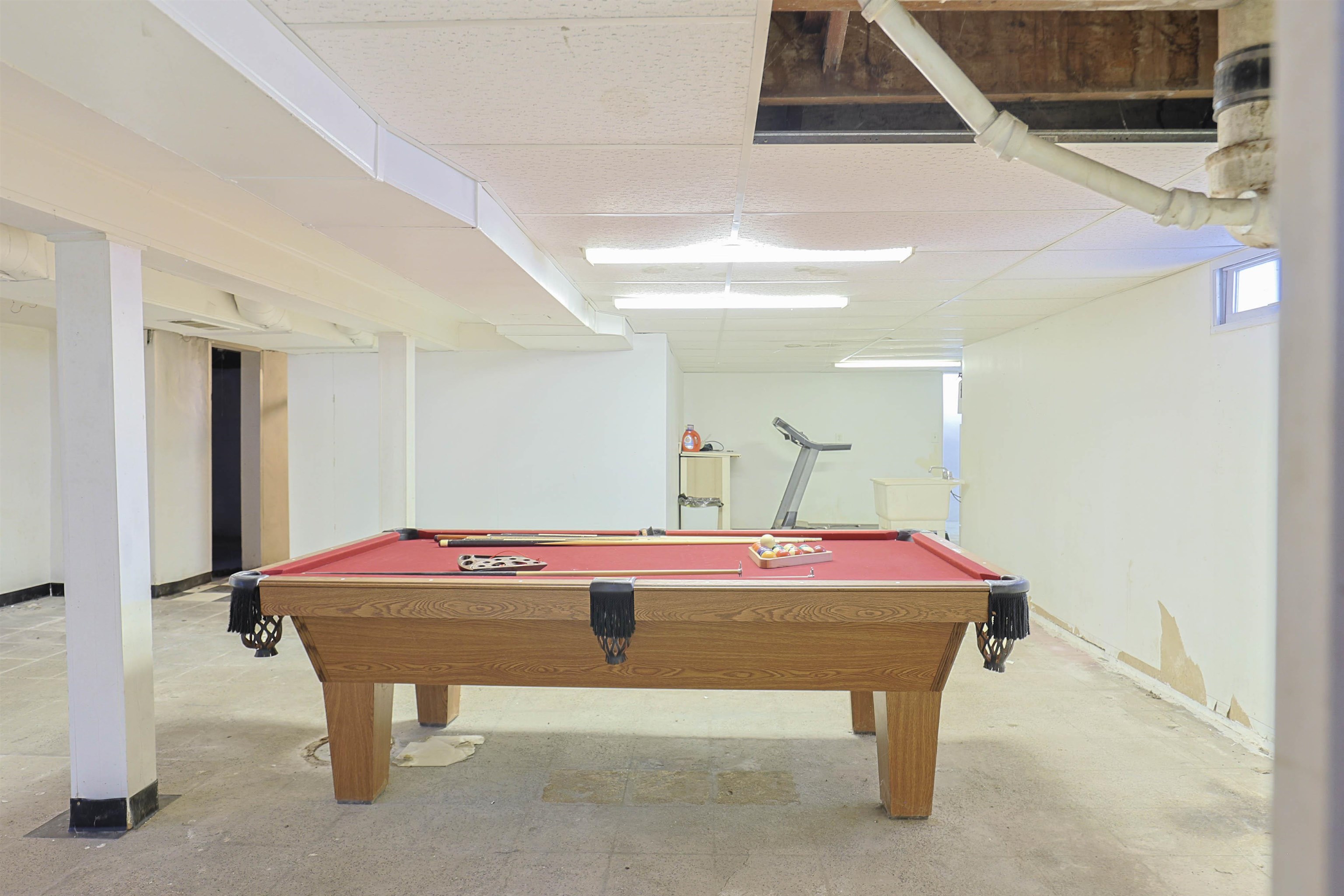 2433 N Clinton Street, Saginaw, MI, 48602