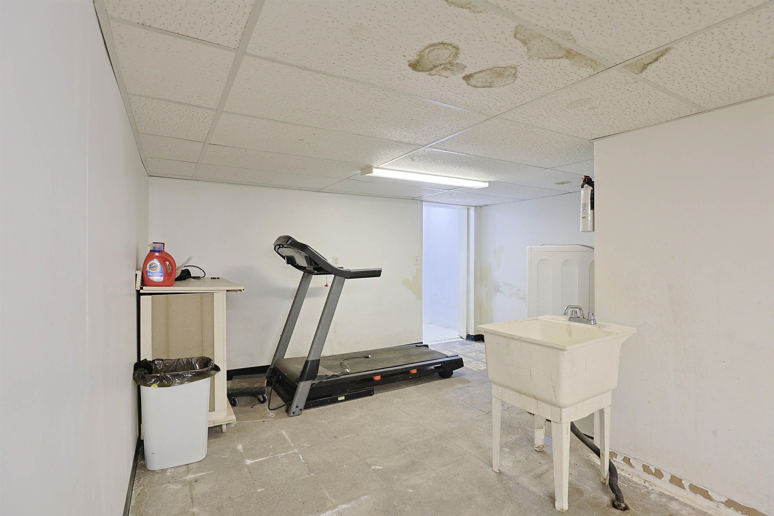 2433 N Clinton Street, Saginaw, MI, 48602