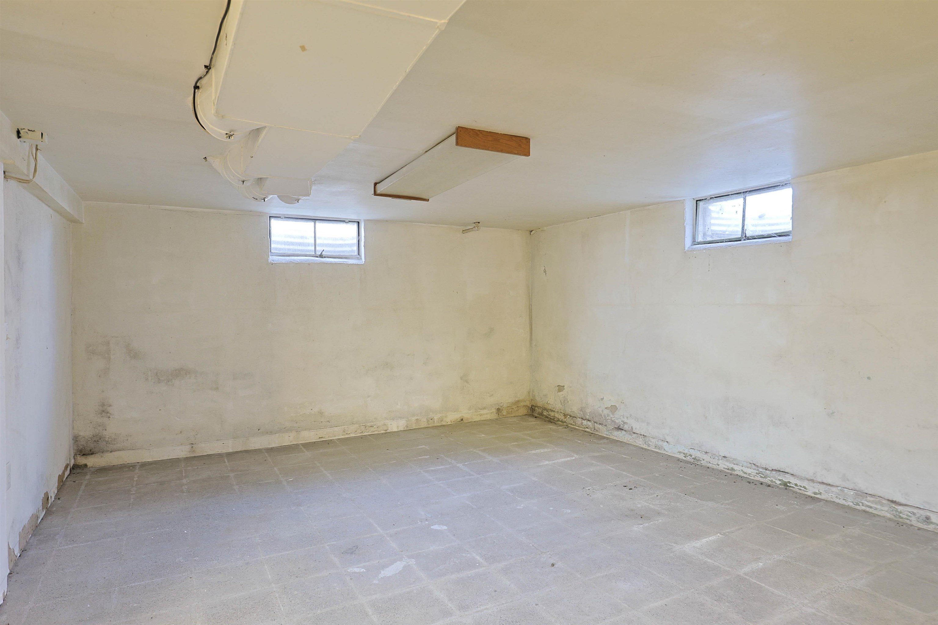 2433 N Clinton Street, Saginaw, MI, 48602