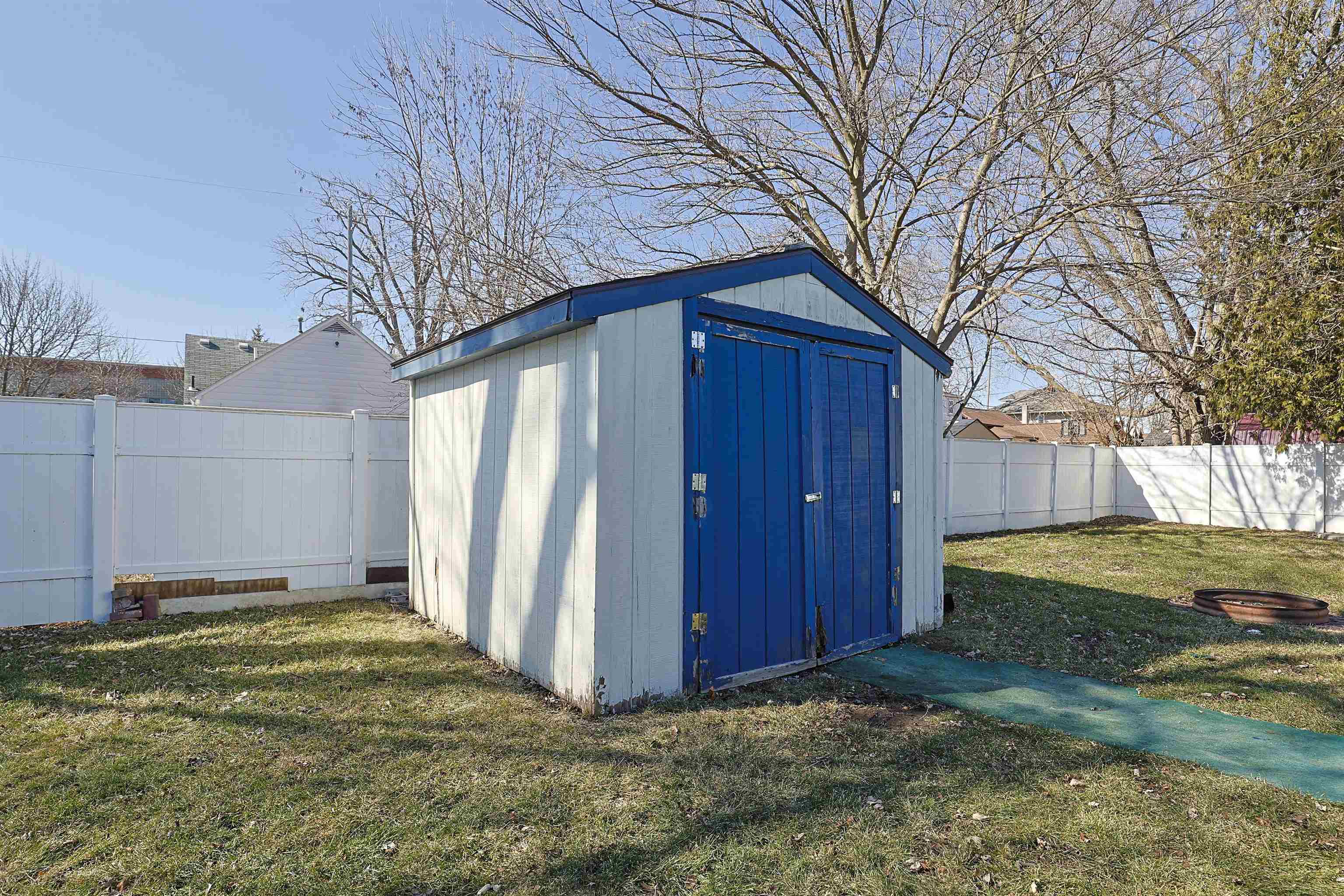 2433 N Clinton Street, Saginaw, MI, 48602