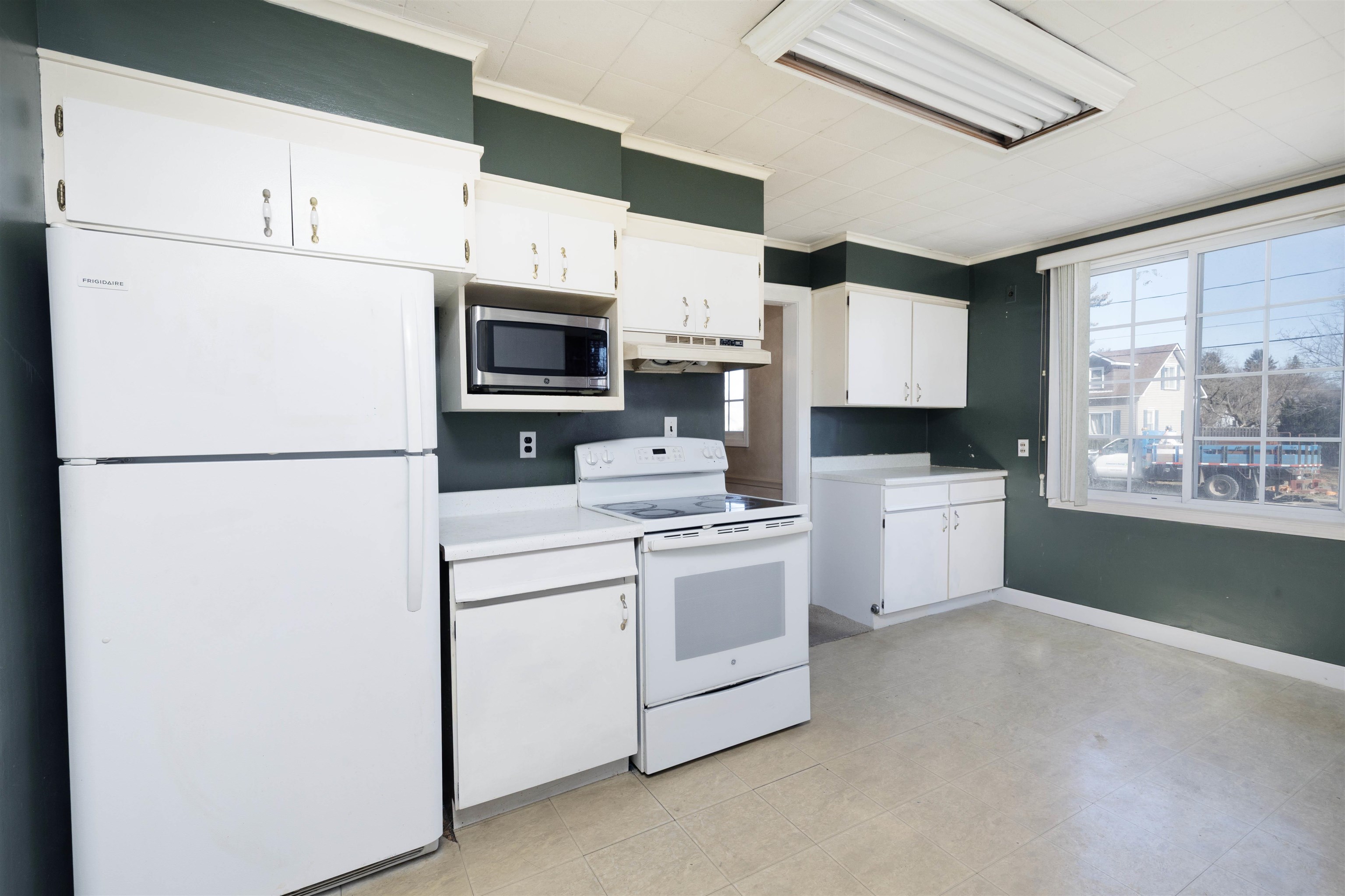 2433 N Clinton Street, Saginaw, MI, 48602