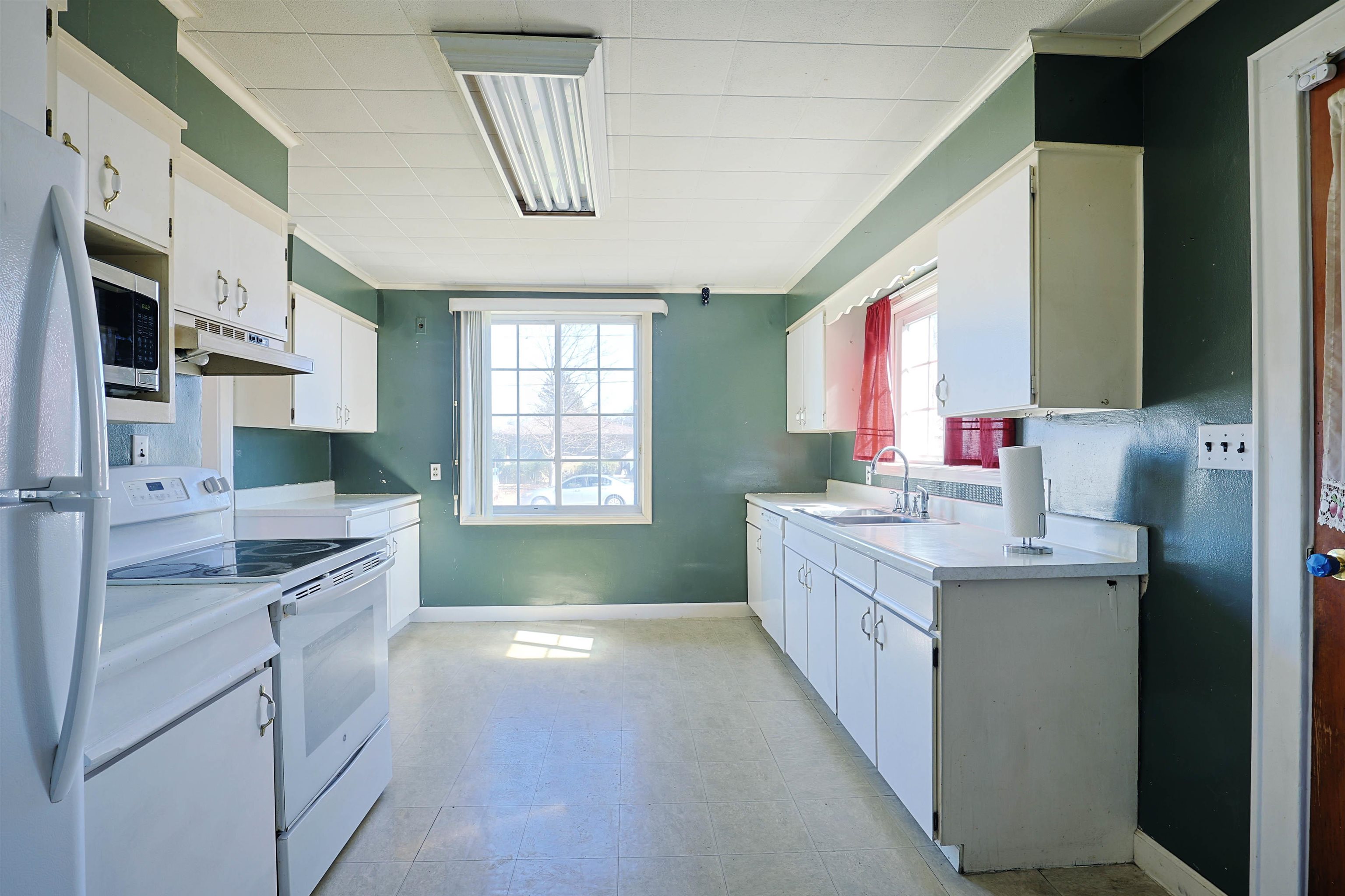 2433 N Clinton Street, Saginaw, MI, 48602