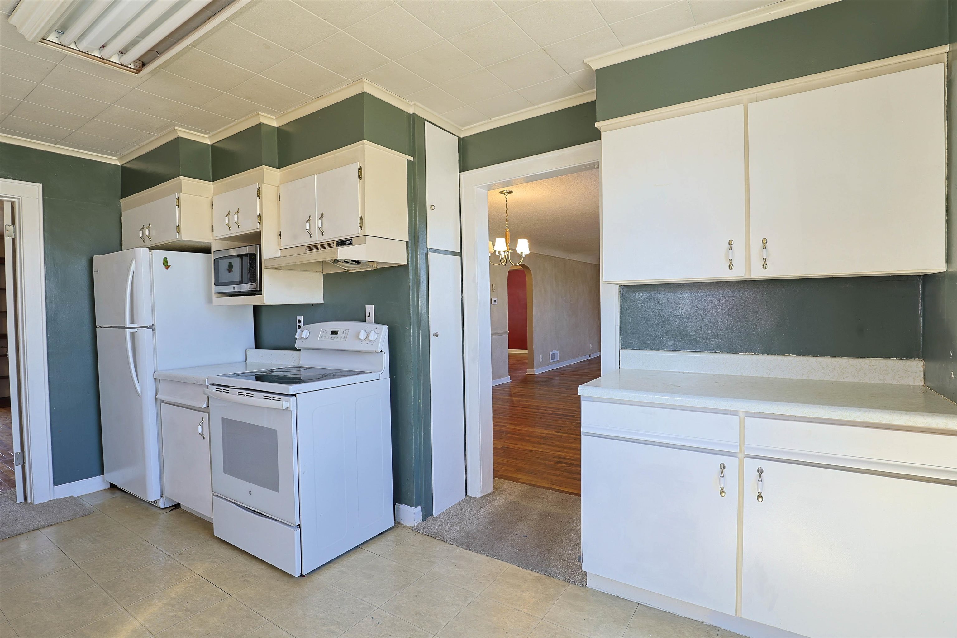 2433 N Clinton Street, Saginaw, MI, 48602