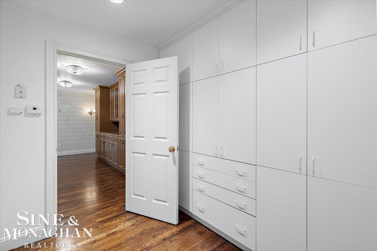 Grosse Pointe Woods, MI, 48236