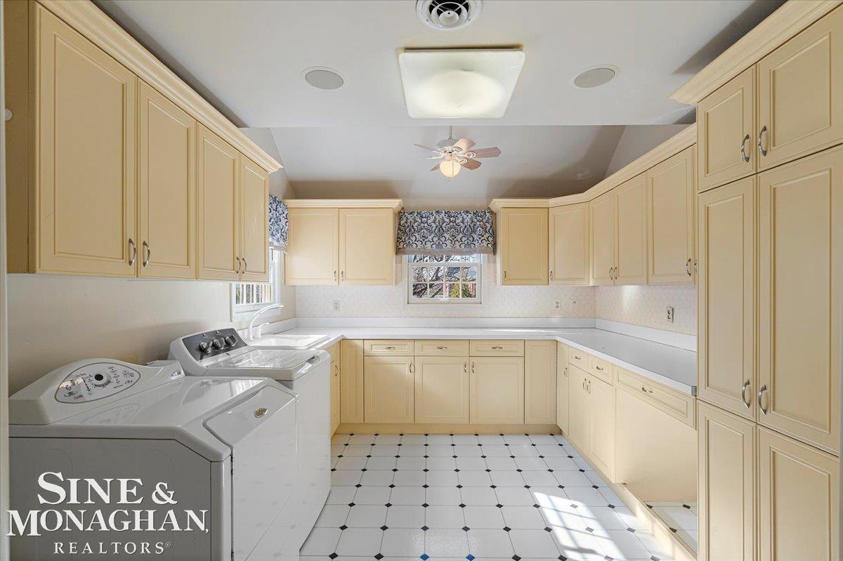 Grosse Pointe Woods, MI, 48236