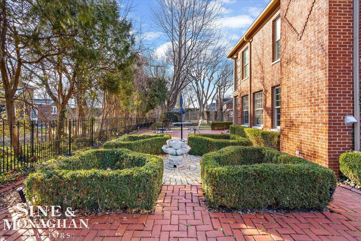 Grosse Pointe Woods, MI, 48236