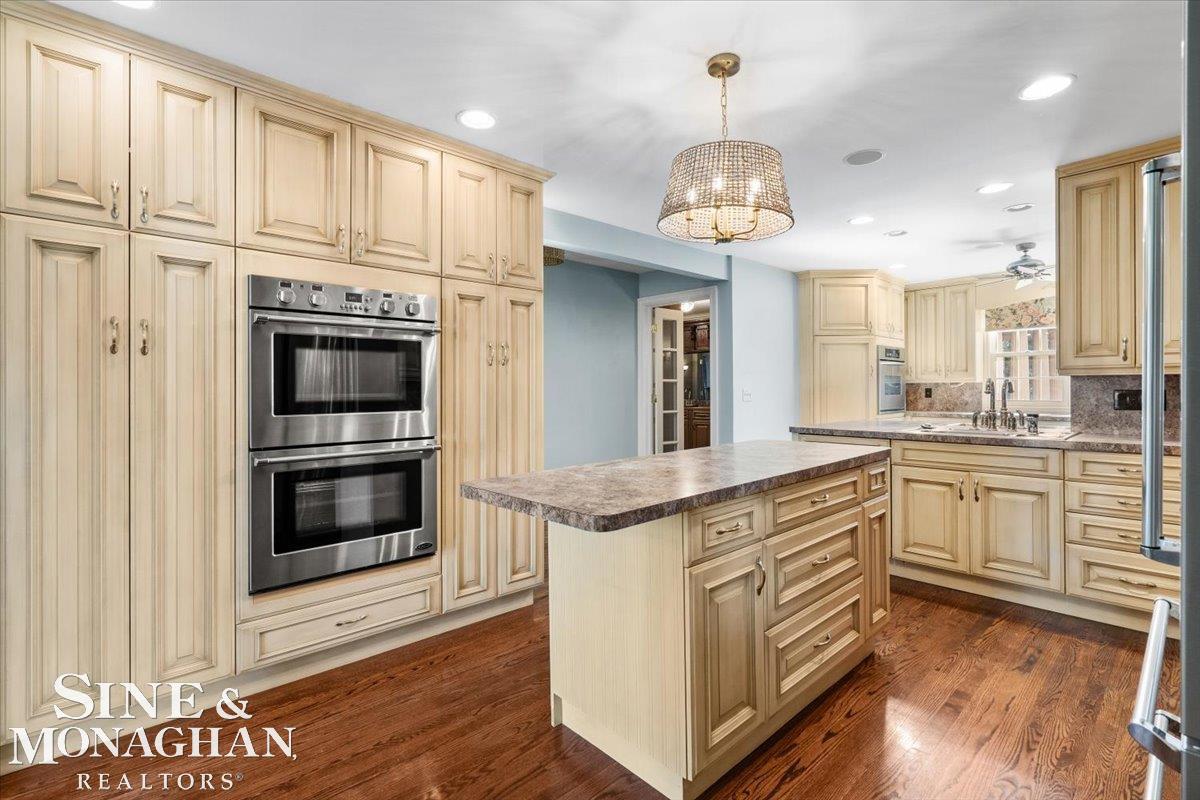 Grosse Pointe Woods, MI, 48236