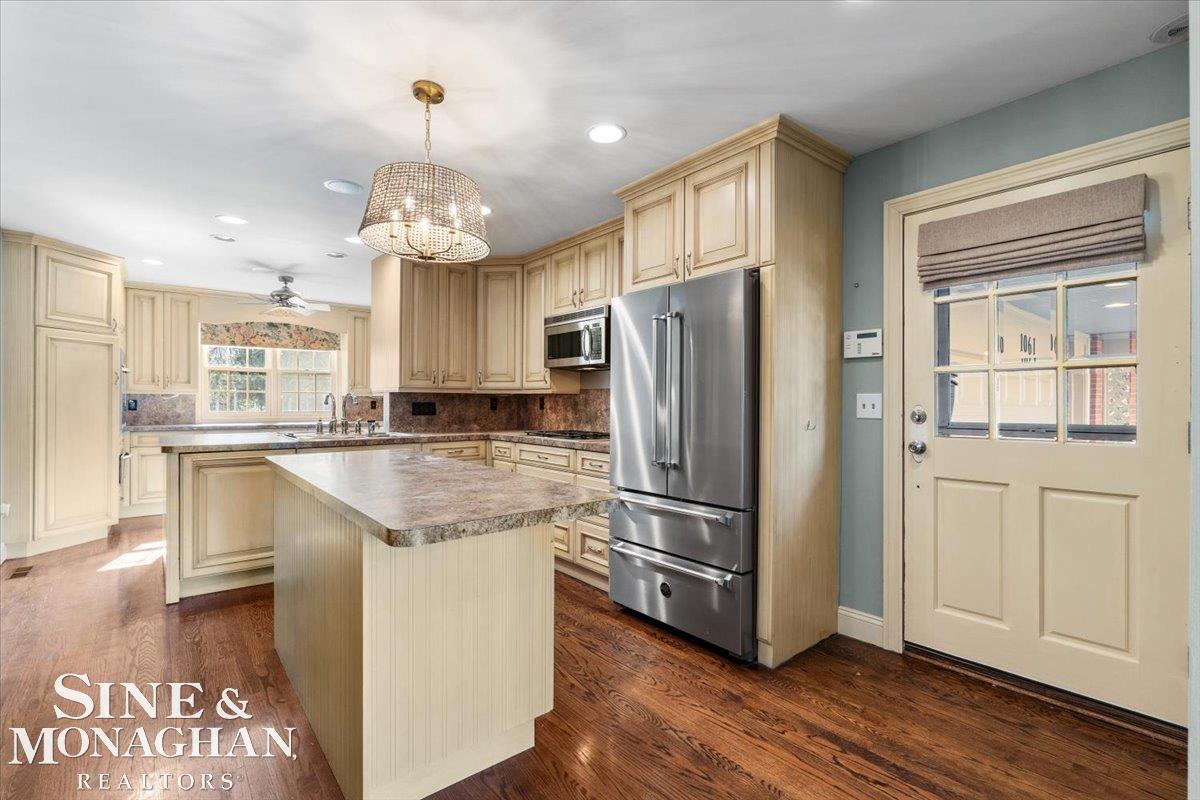 Grosse Pointe Woods, MI, 48236