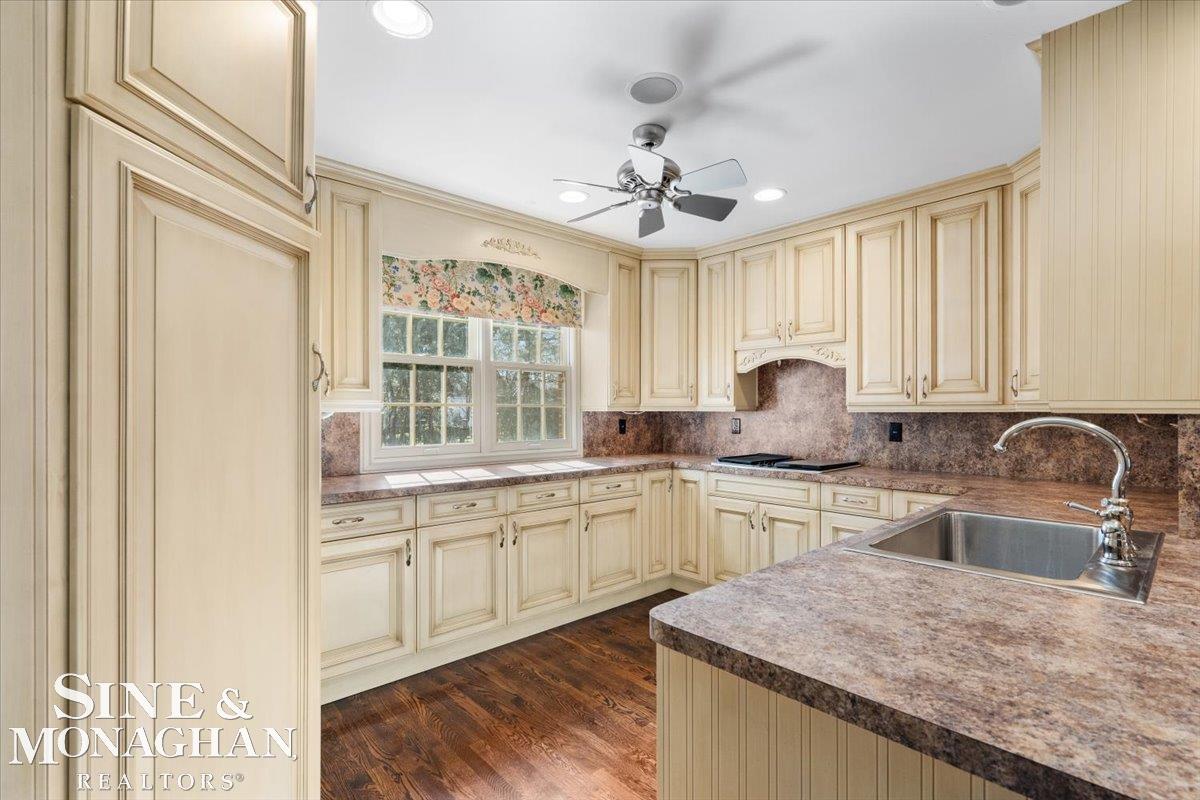 Grosse Pointe Woods, MI, 48236