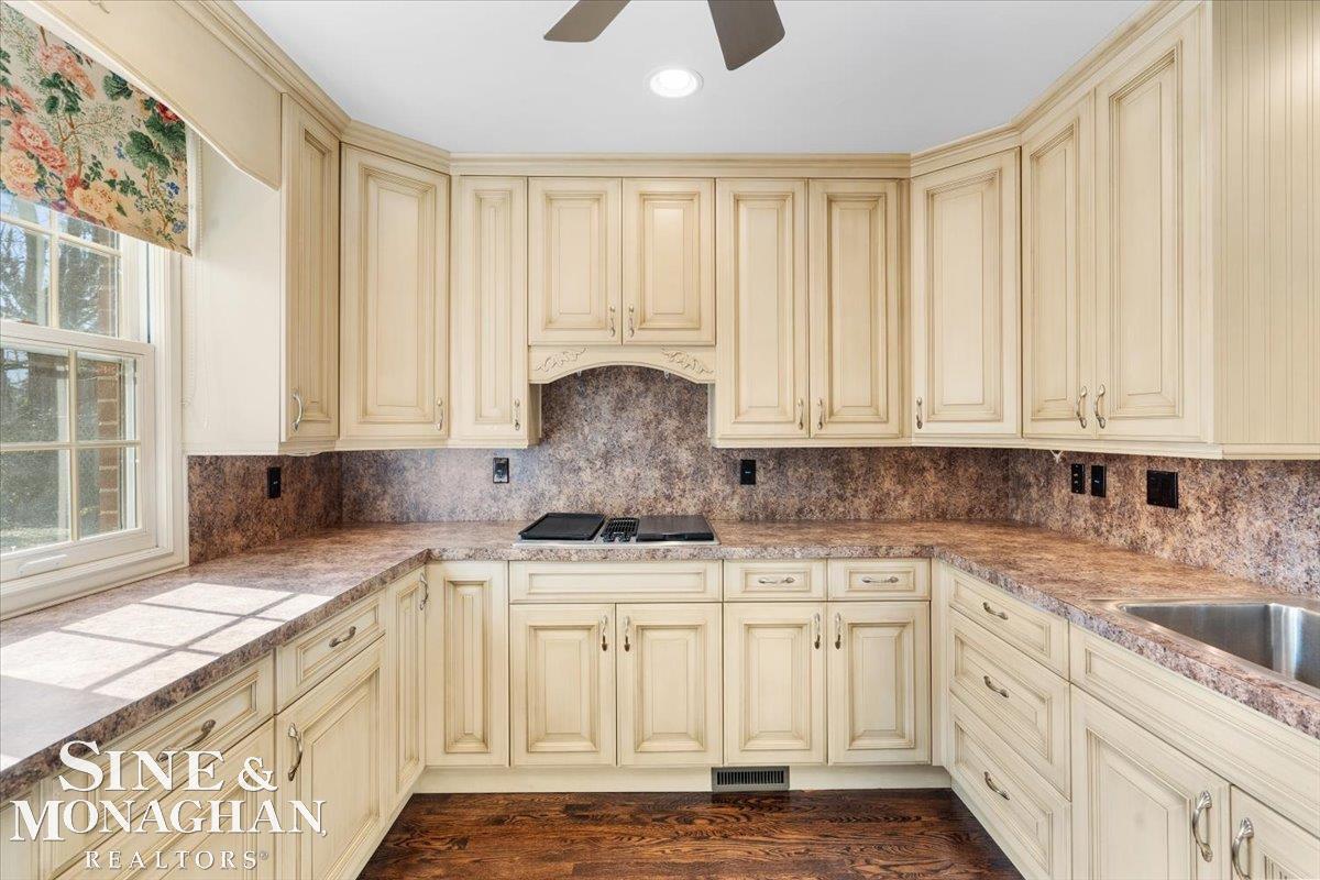 Grosse Pointe Woods, MI, 48236