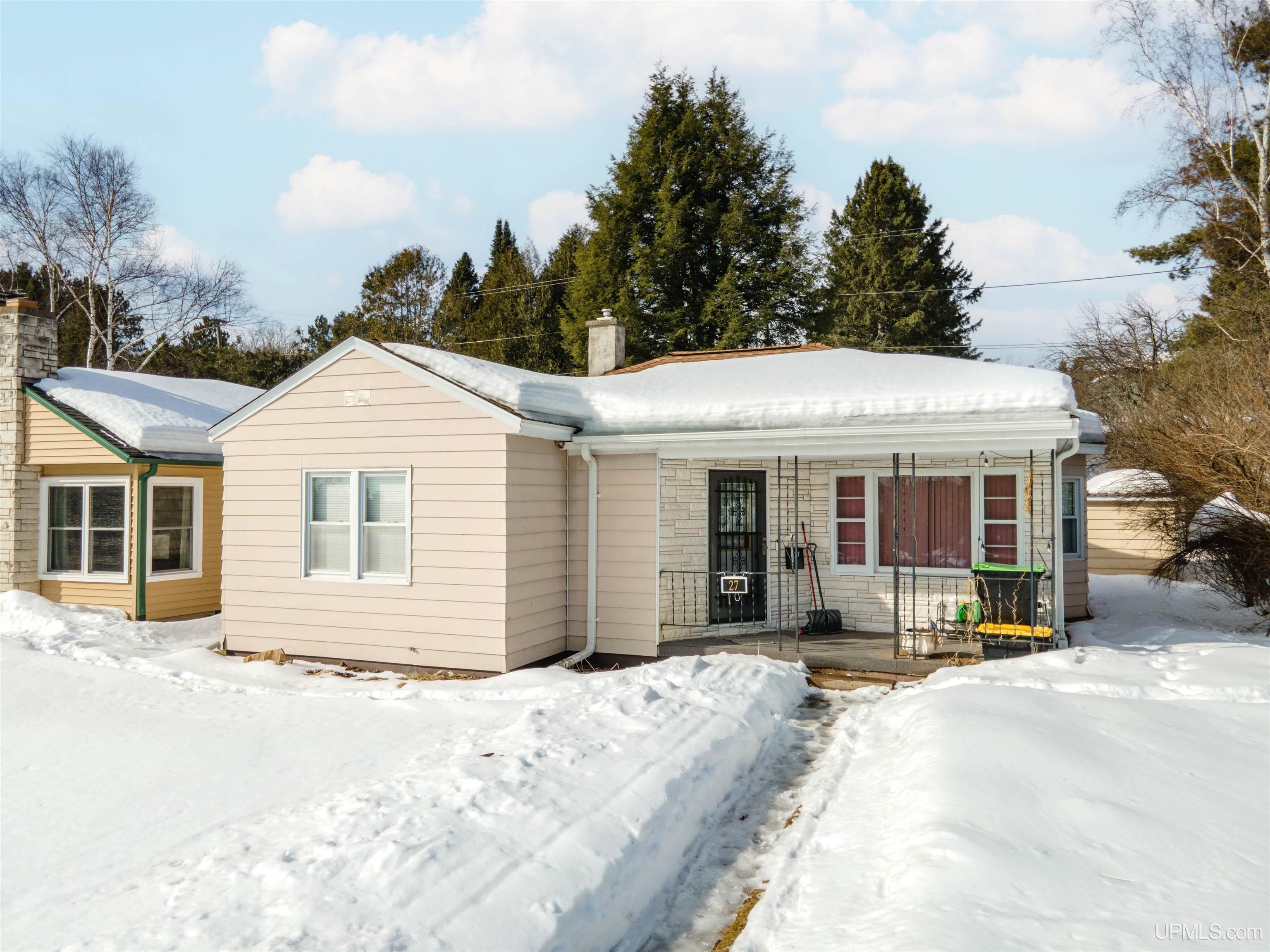 27 N 9th Avenue, Iron River, MI, 49935